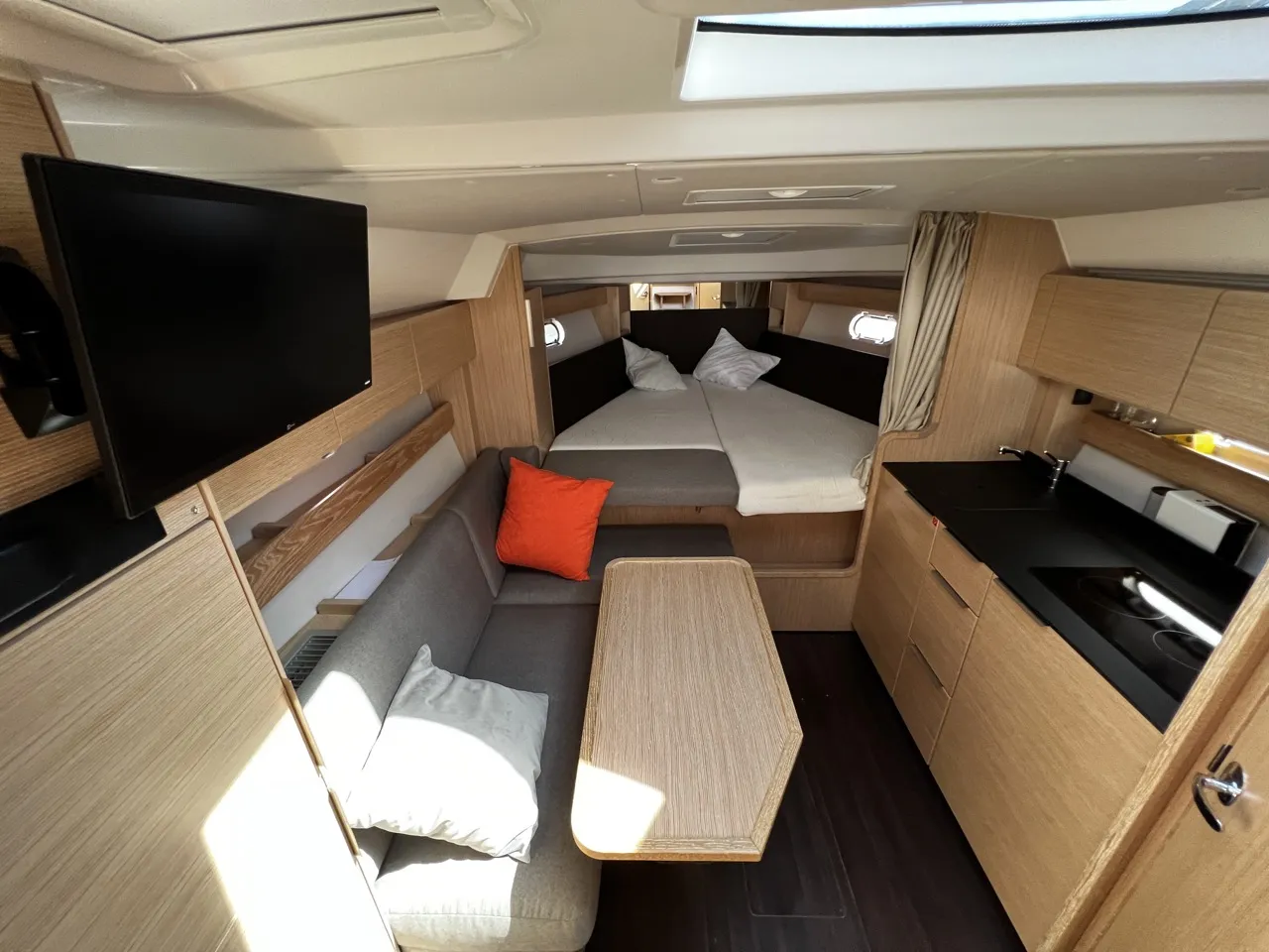 Bavaria S33 HT Rio — jahtikuva 2