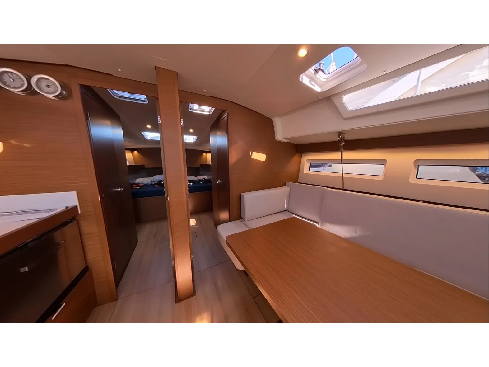 Sun Odyssey 490 Alboran Vino Blanco — фотография яхты 6
