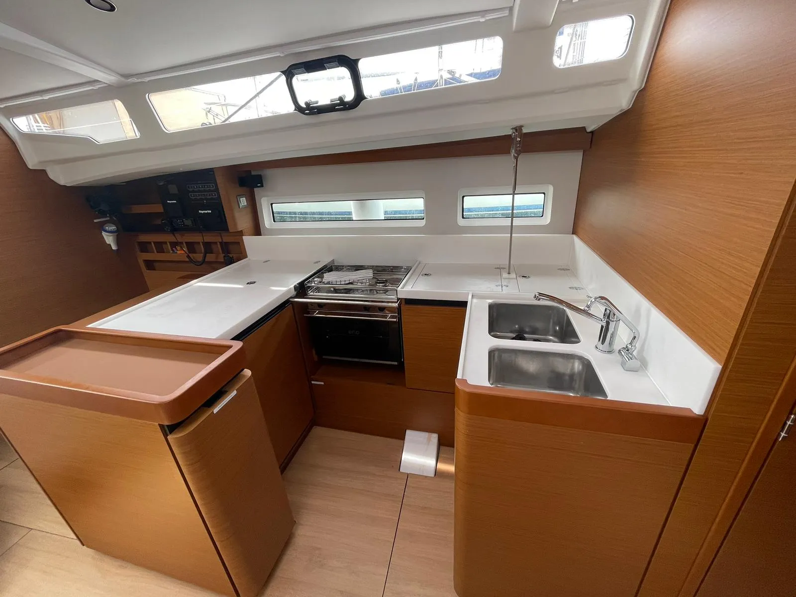 Sun Odyssey 440 Alboran Amaretto — фотография яхты 22