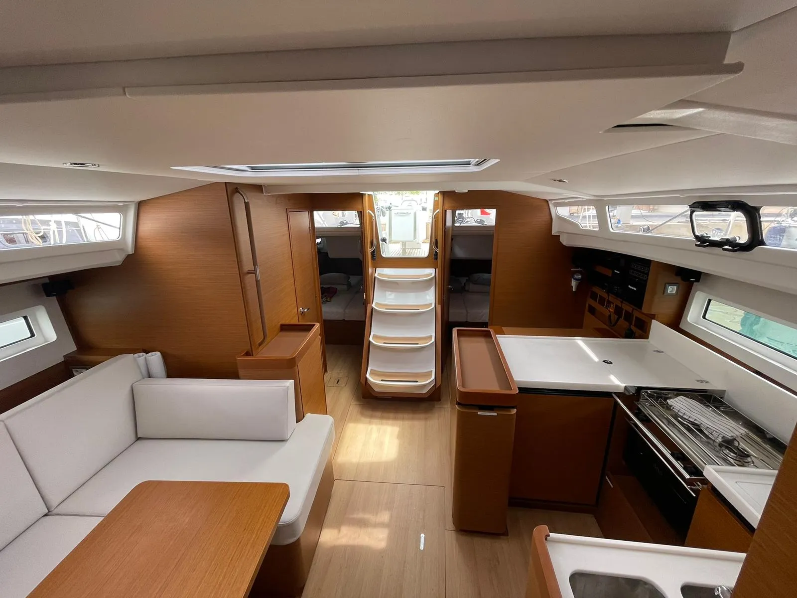 Sun Odyssey 440 Alboran Amaretto — фотография яхты 34