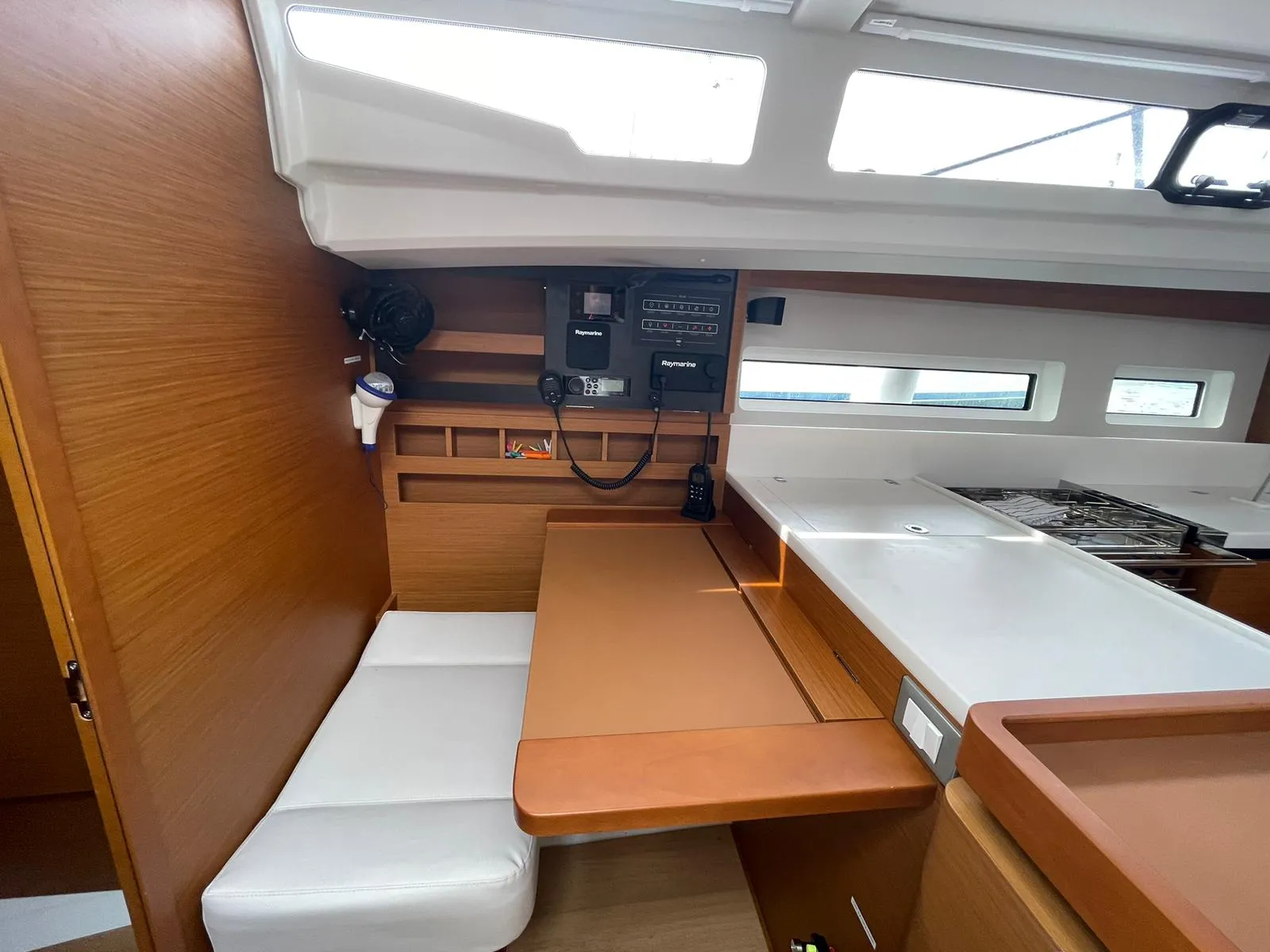Sun Odyssey 440 Alboran Amaretto — фотография яхты 14