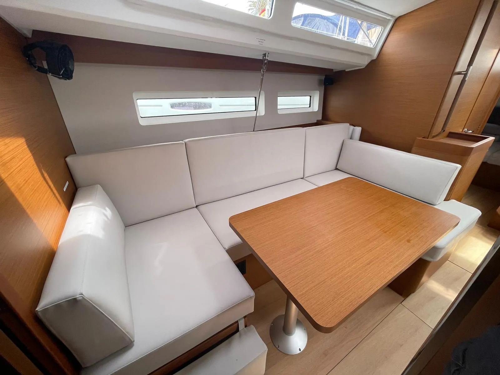 Sun Odyssey 440 Alboran Amaretto — фотография яхты 27