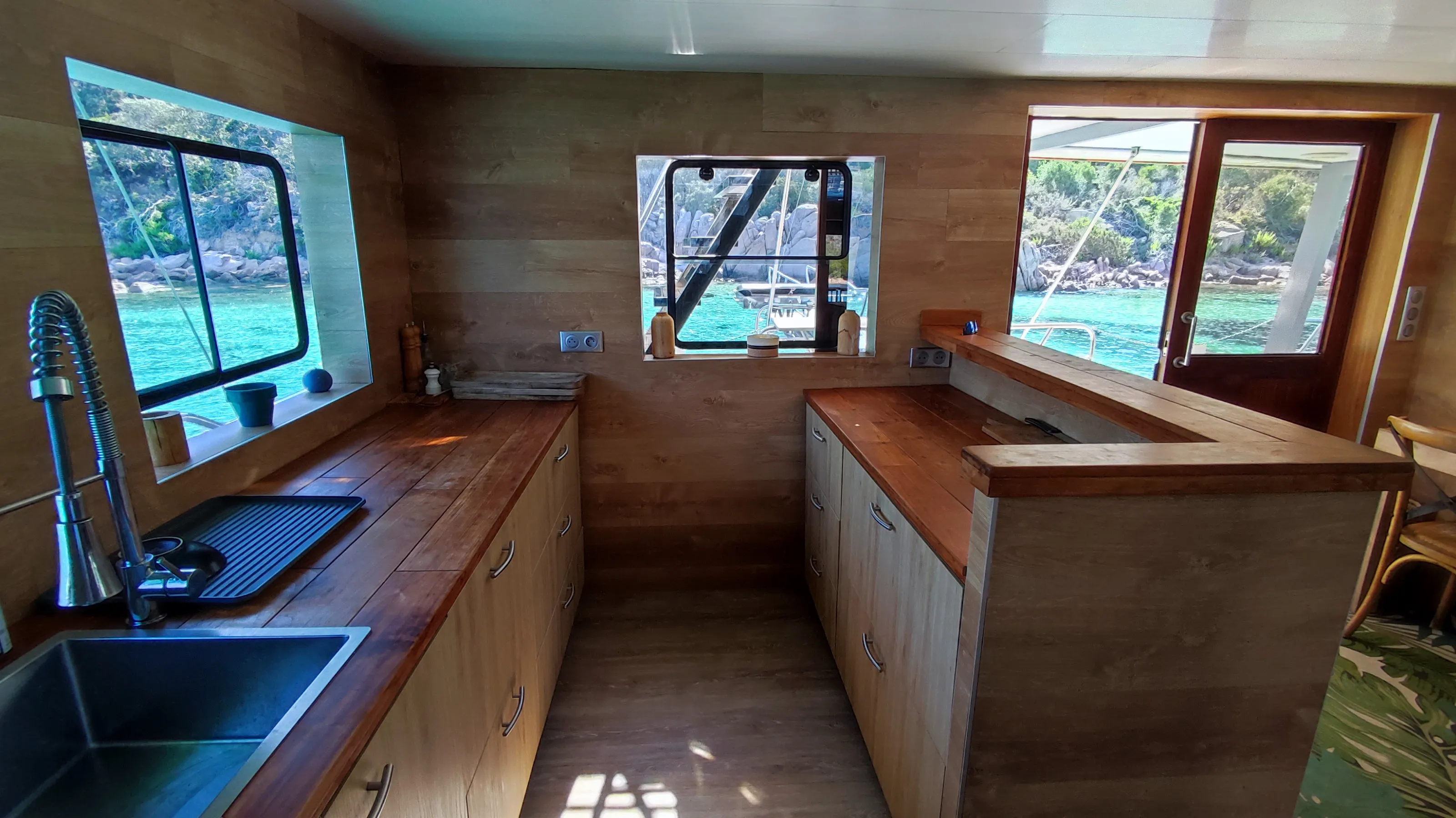 Catamaran Gold Wind — yacht photo 9