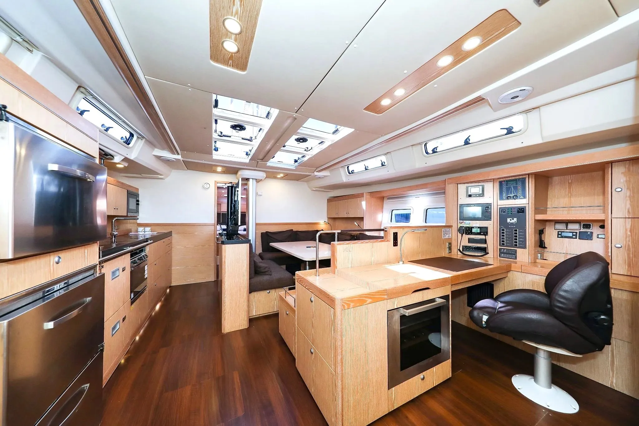 Hanse 575 Premium — yacht photo 2