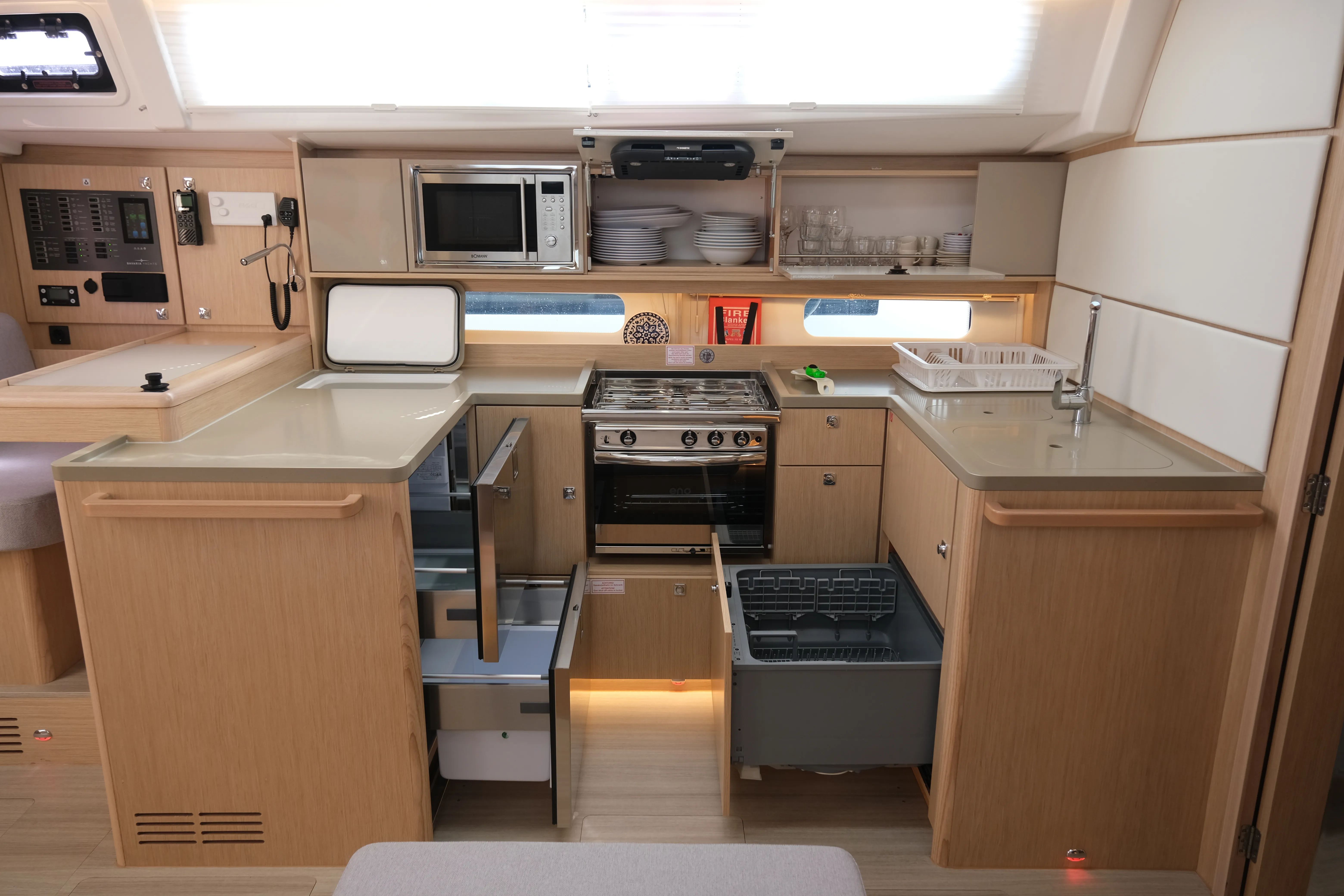 Bavaria C46 Daviana — фотография яхты 23