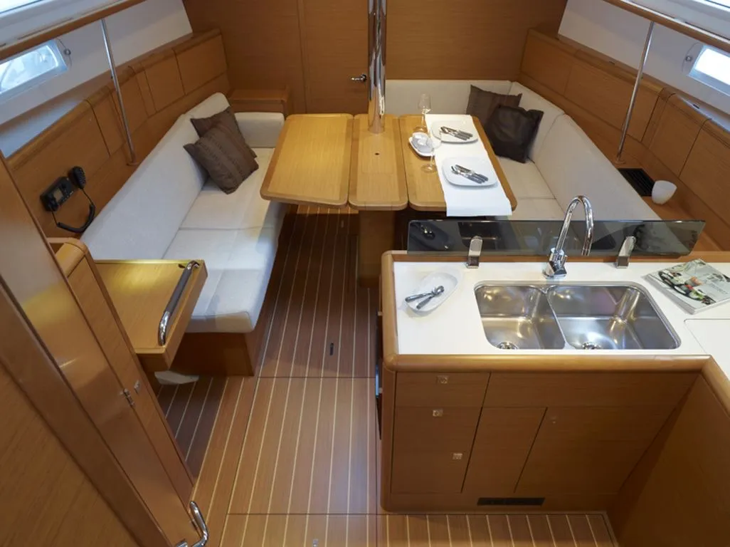 Sun Odyssey 379 Oyster Shell — foto dello yacht n. 2