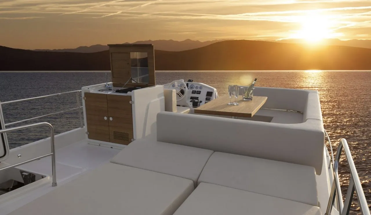 Cranchi T43 Eco Trawler G&K2 — фотография яхты 2