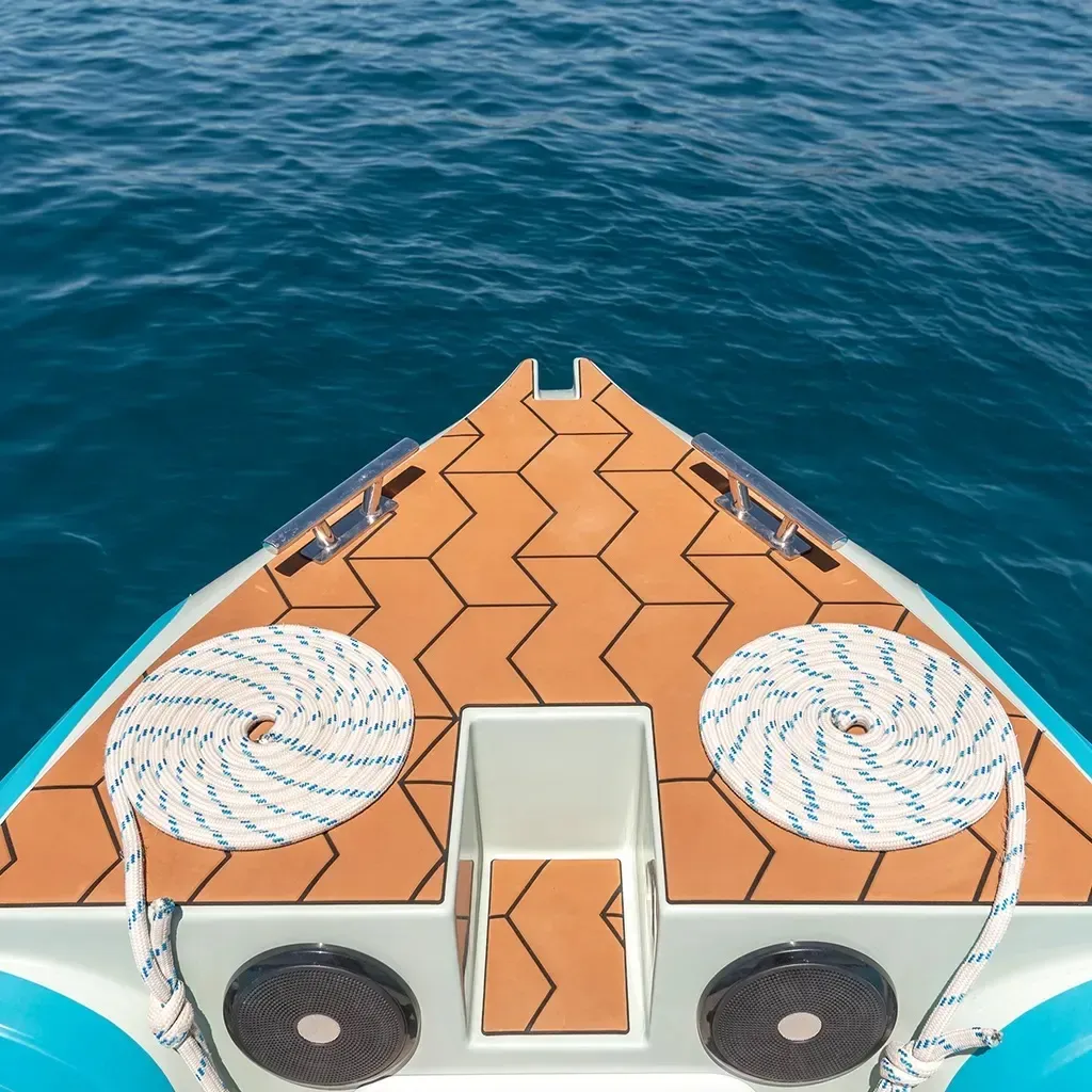 Motorboat Bura 8.0 — fotografia jachty 2