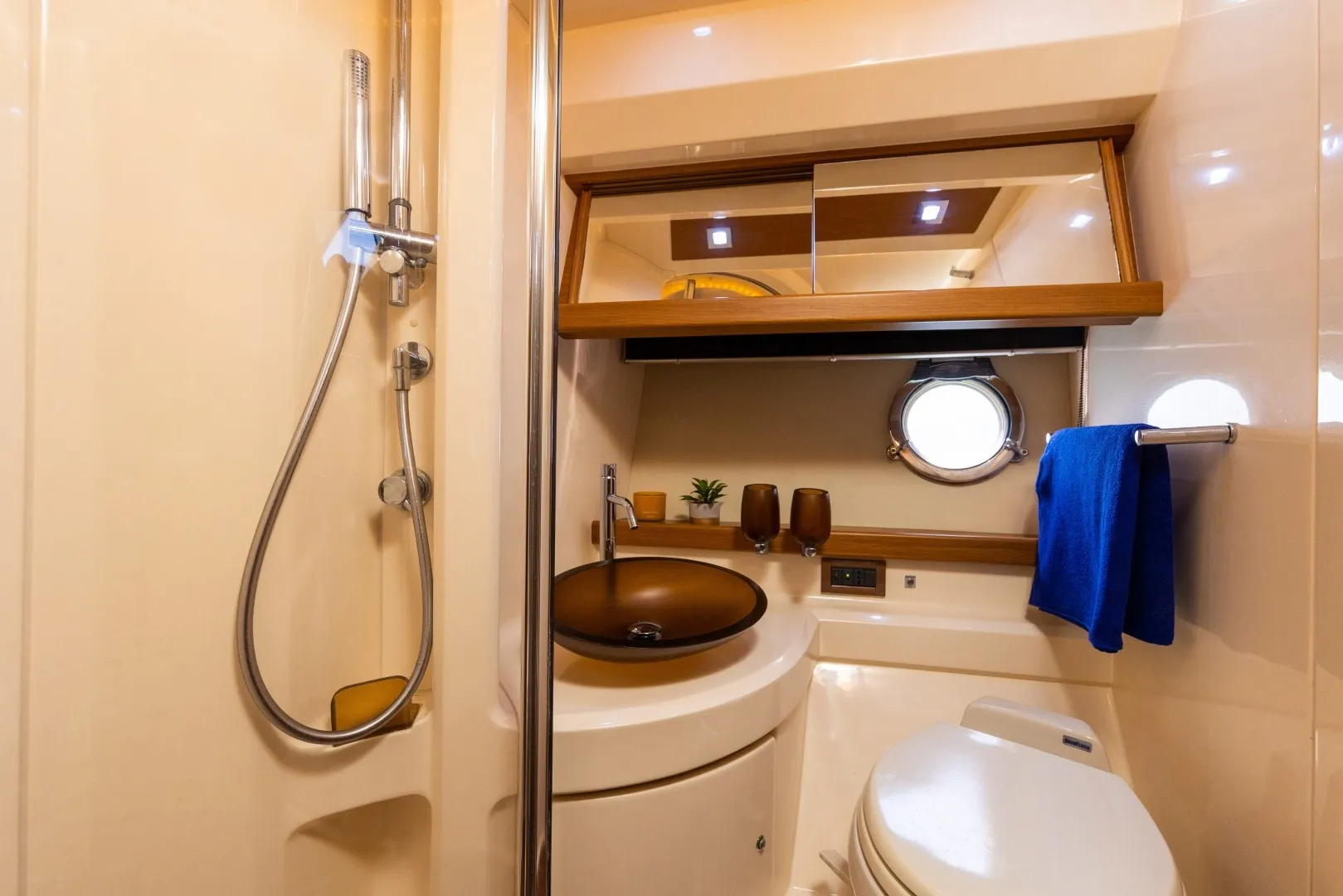 Azimut 43 Fly Twins — jahtas foto 17