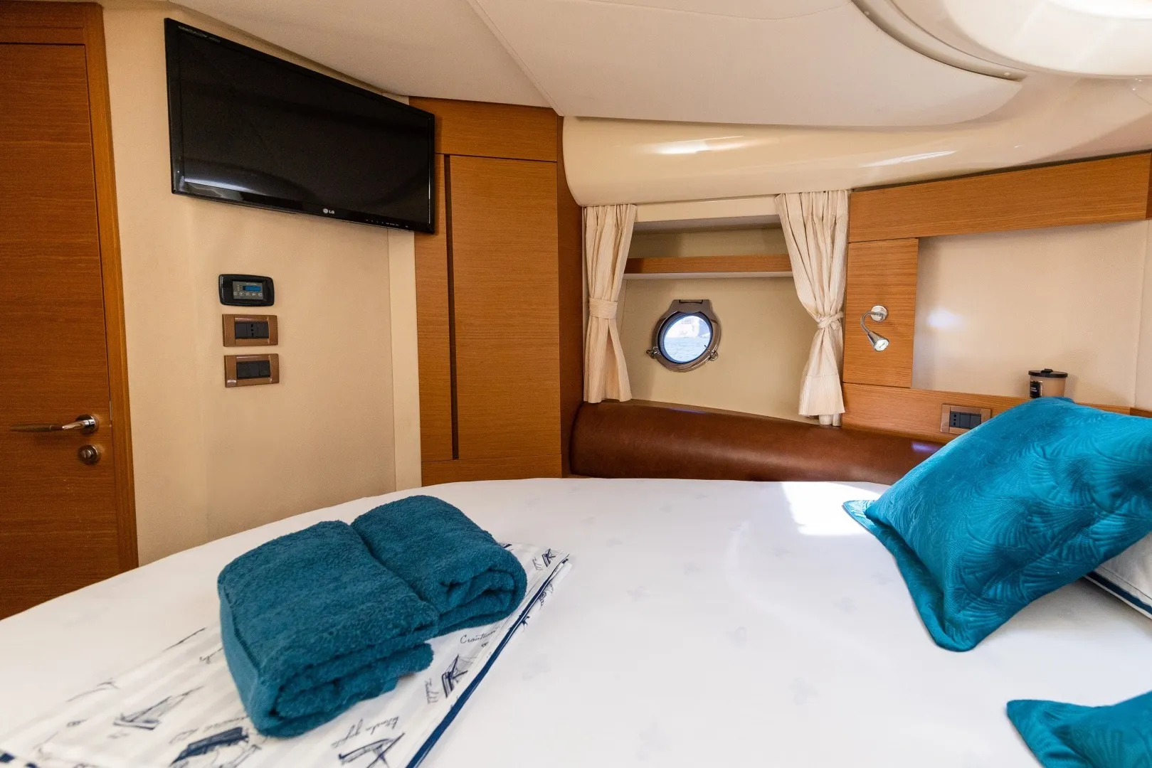 Azimut 43 Fly Twins — jahtas foto 32