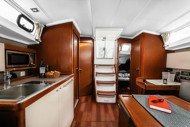 Oceanis 38 HAPPY — yacht photo 9