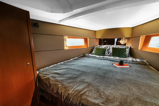 Oceanis 38 HAPPY — yacht photo 2