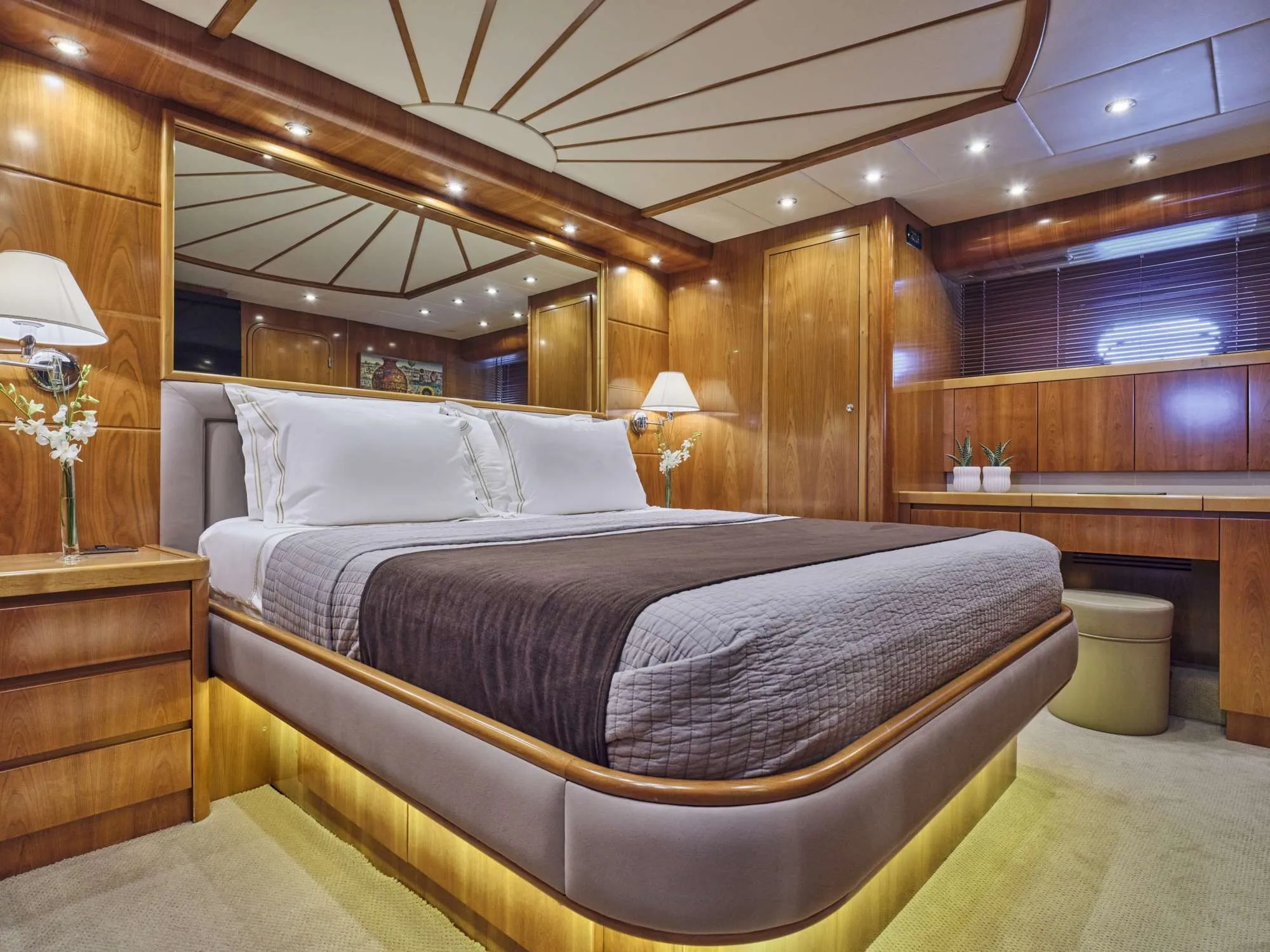 Falcon 90 Star Link — yacht photo 10