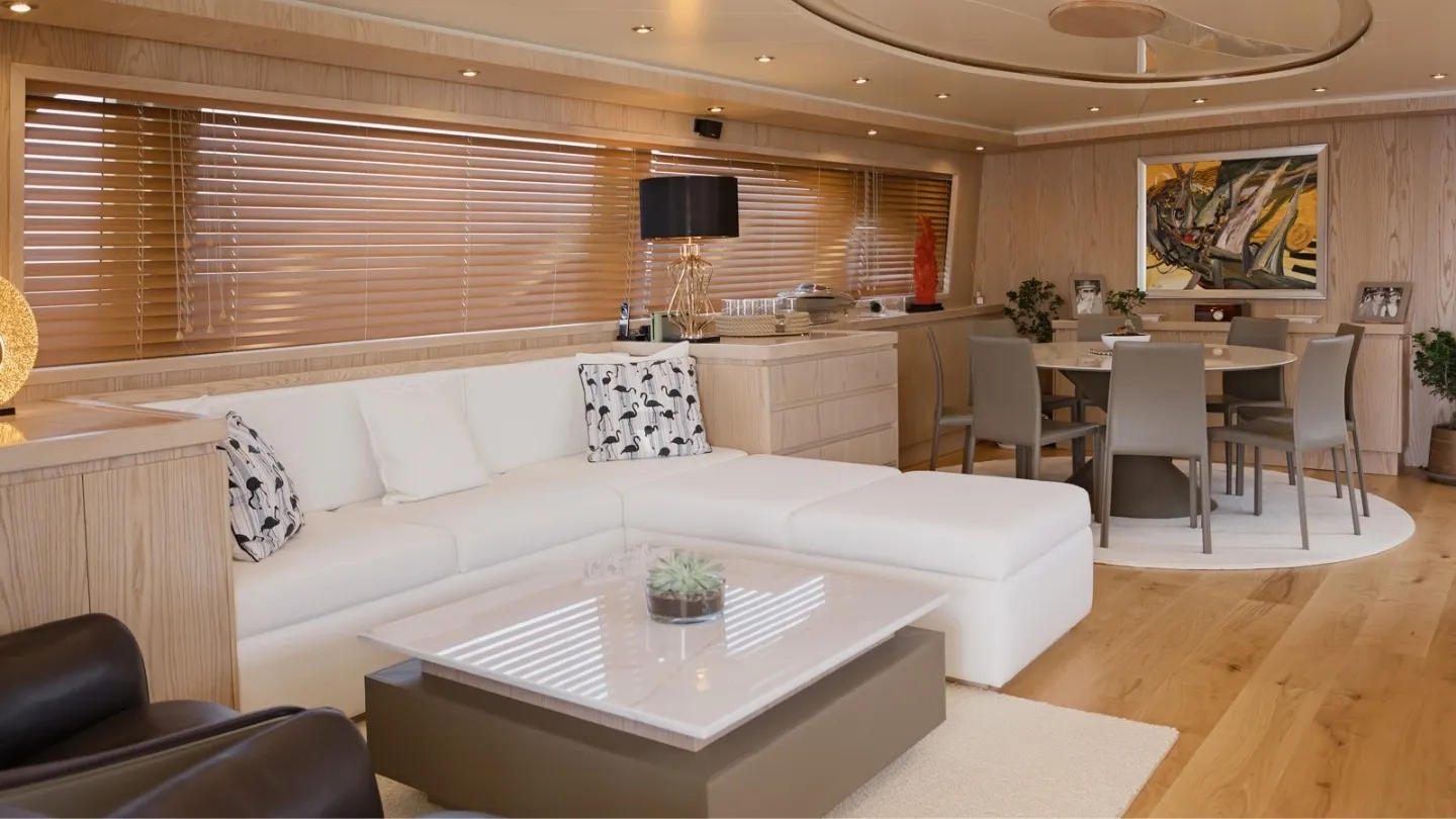 Falcon 90 Star Link — yacht photo 3