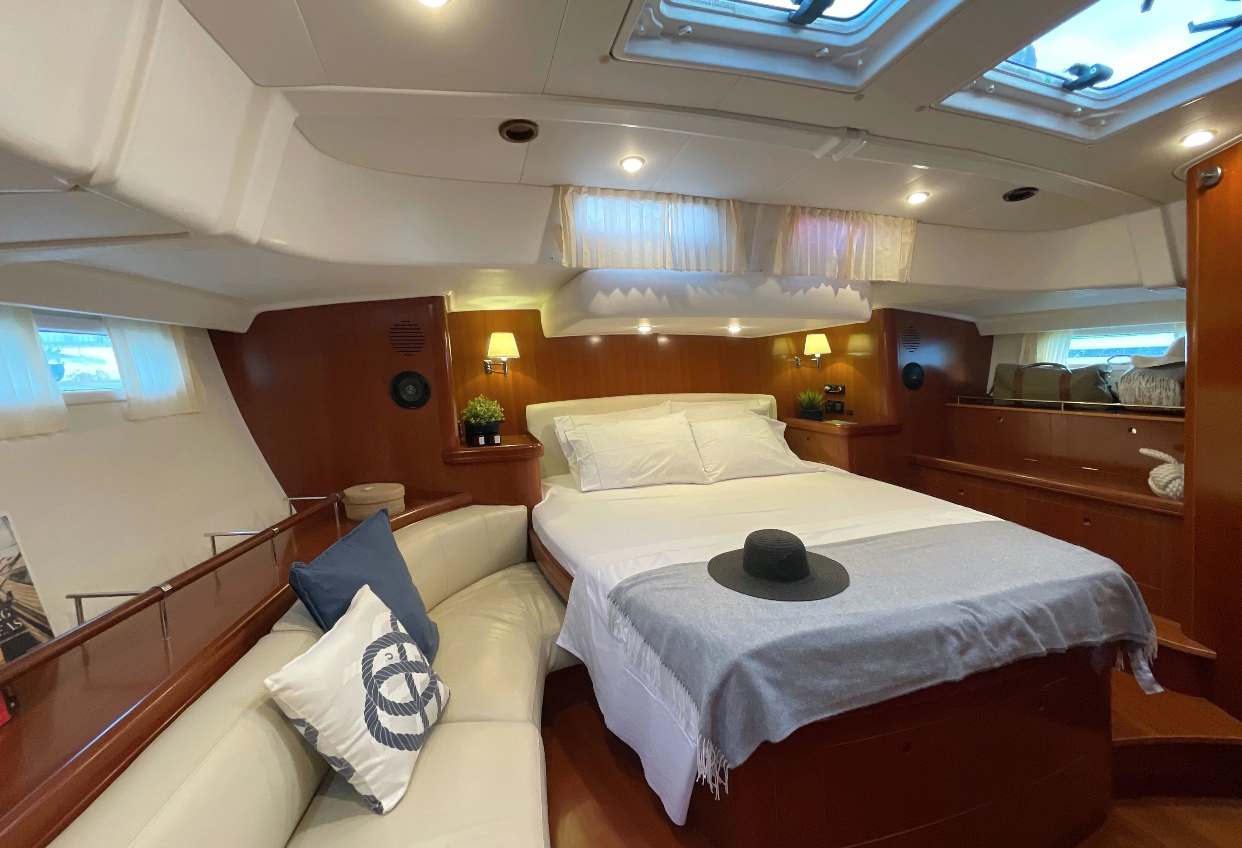 Beneteau 57 Marina Blue — yacht photo 19
