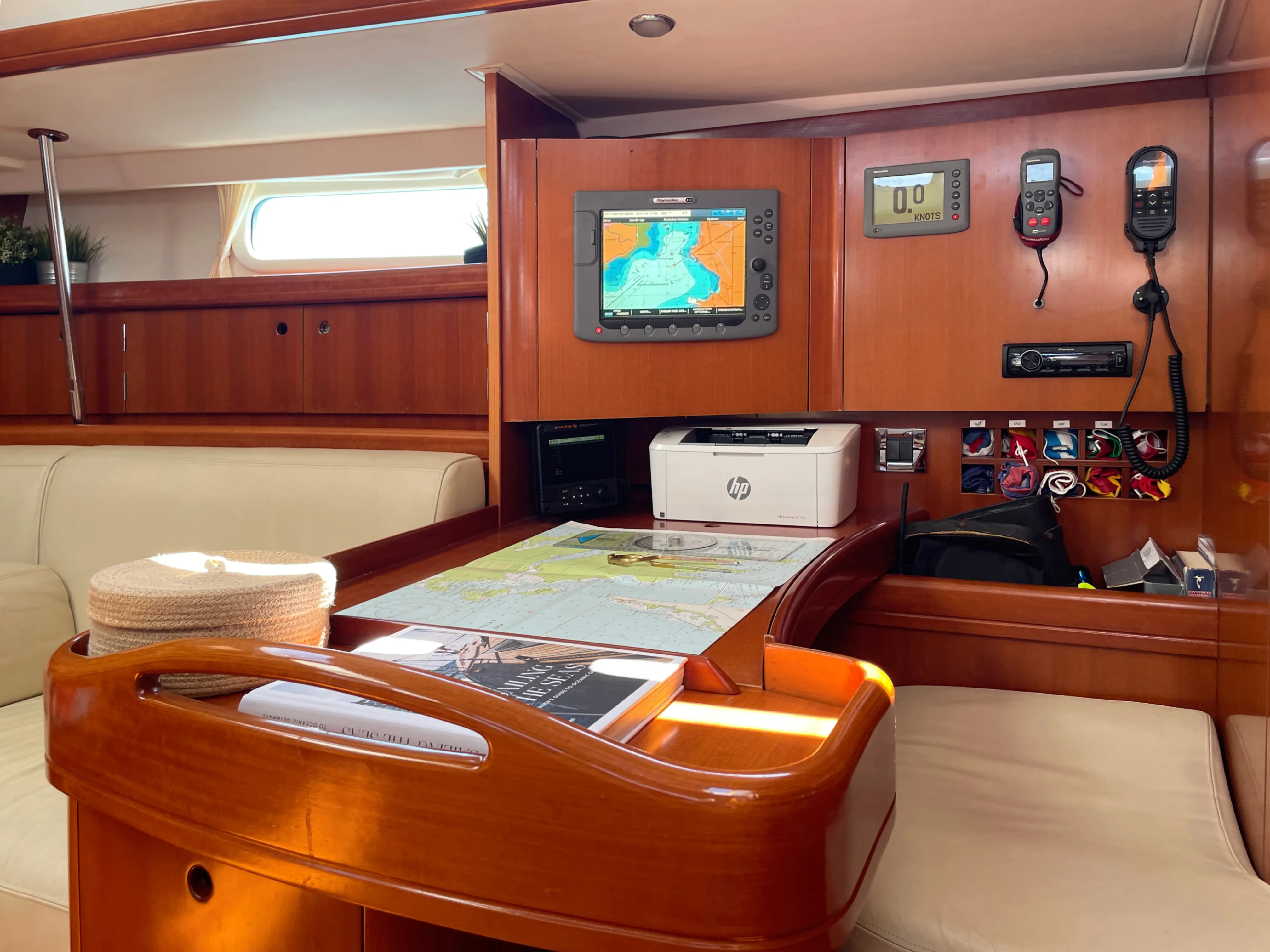 Beneteau 57 Marina Blue — yacht photo 12