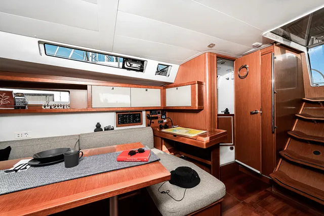 Oceanis 45 THEIA — фотография яхты 36
