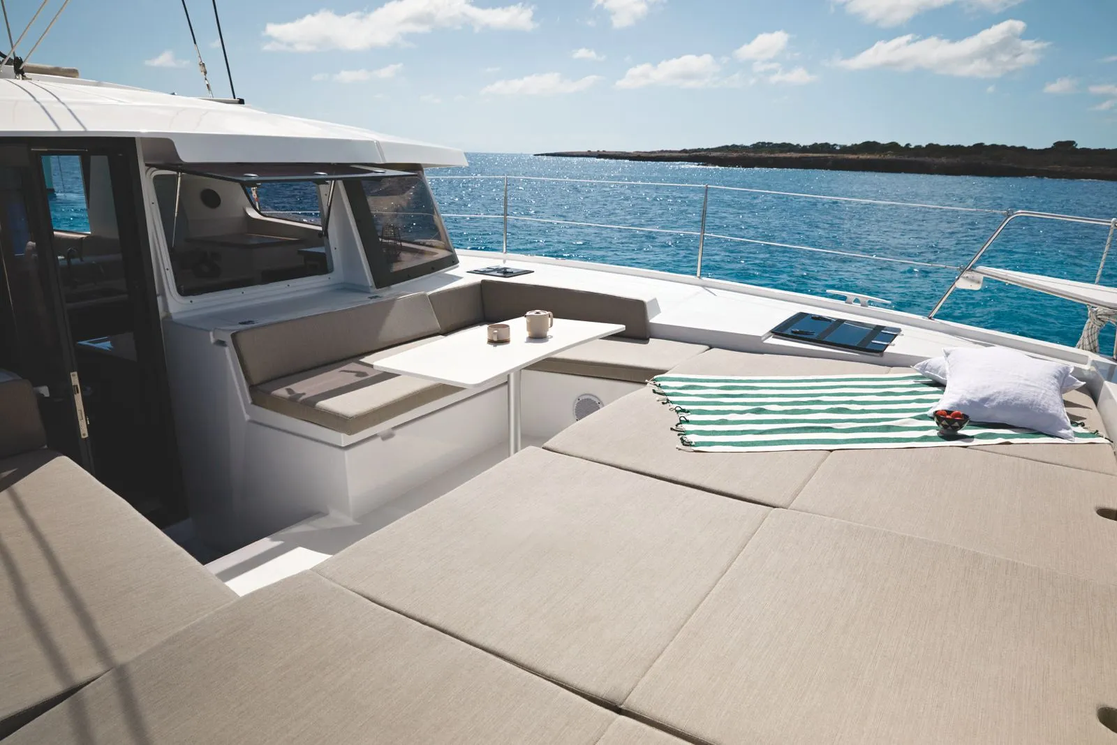 Bali 4.2 Premium + — yacht photo 3