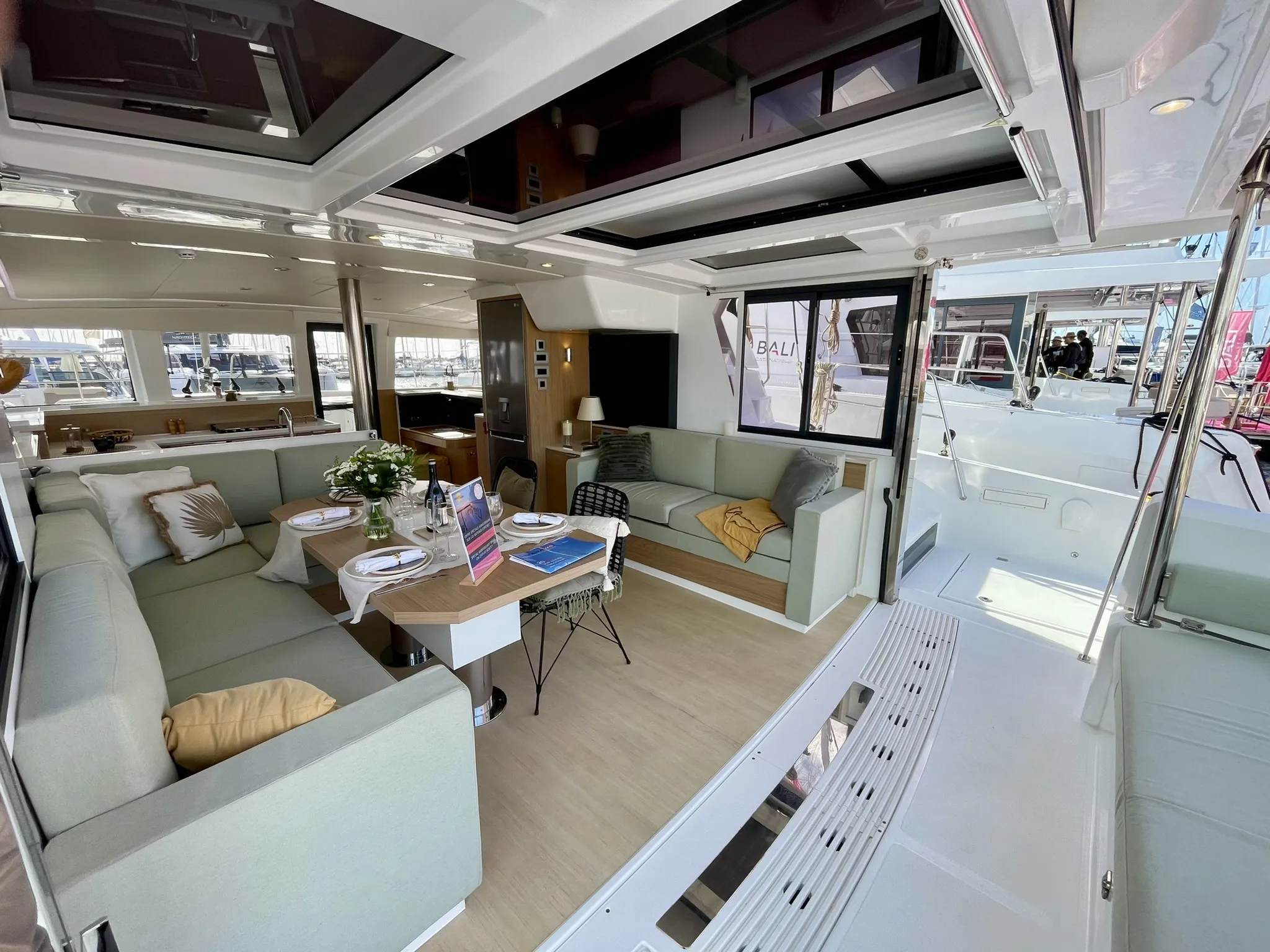 Bali 4.2 Premium + — yacht photo 9