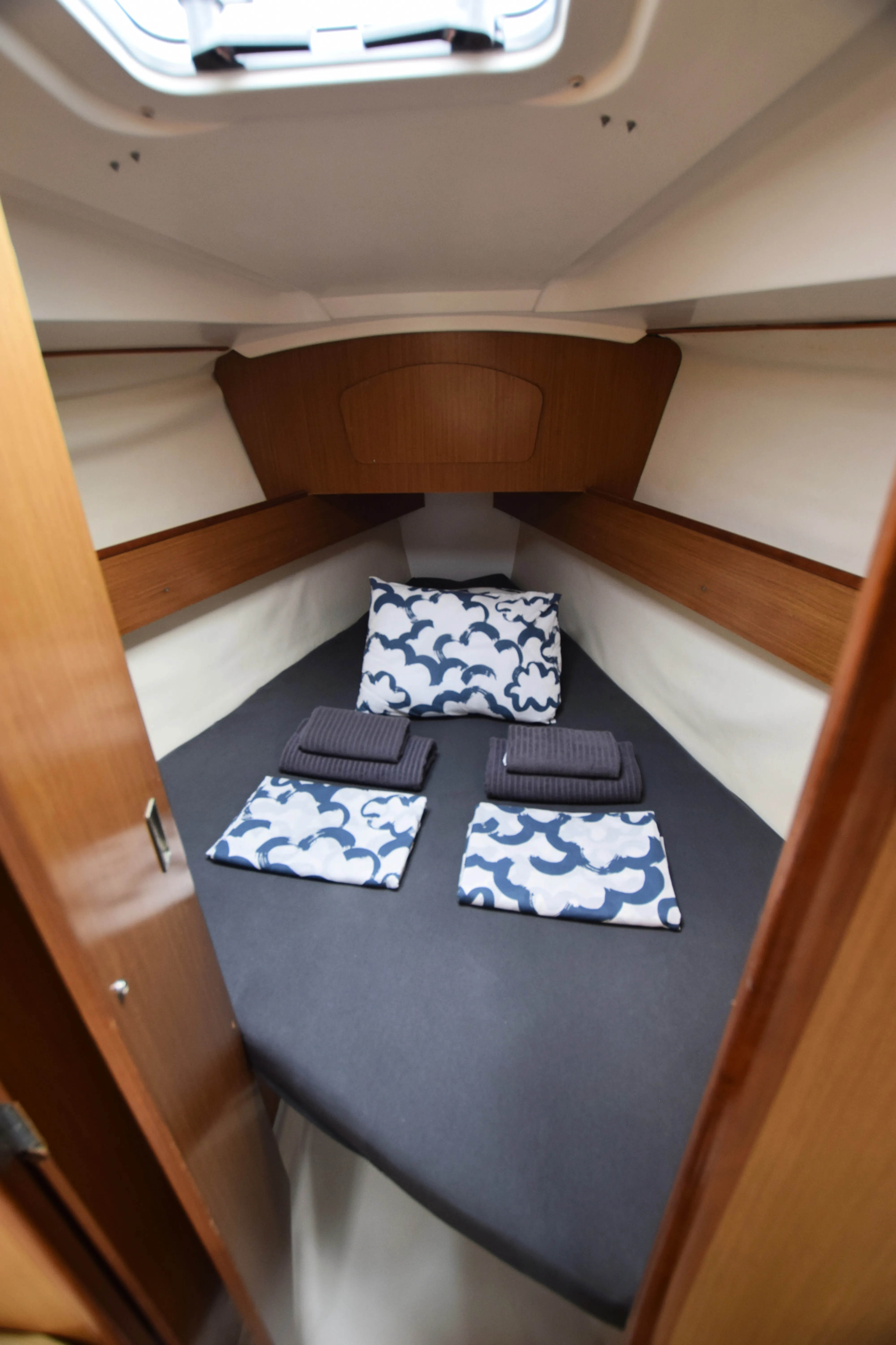 Sun Odyssey 32i Carmen — jahtikuva 2