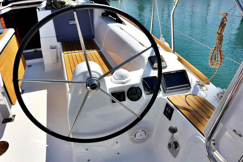 Dufour 382 Grand Large THELMA — jahtikuva 12