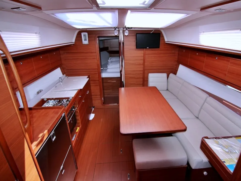 Dufour 382 Grand Large THELMA — jahtikuva 2