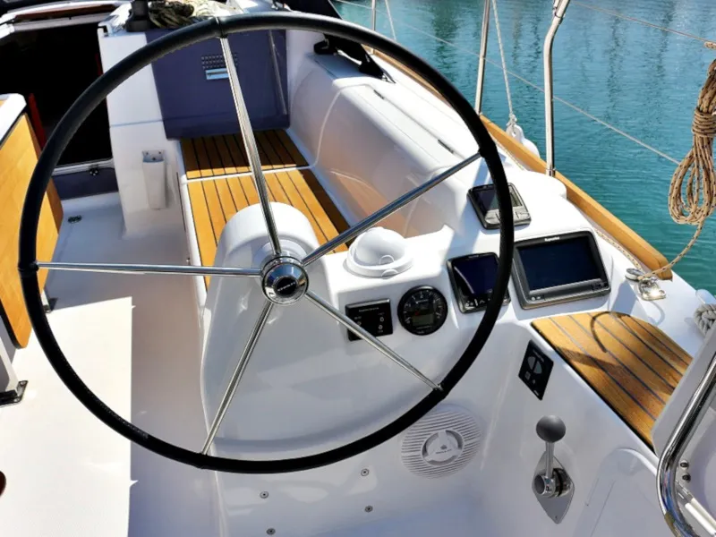Dufour 382 Grand Large LOUISE — jahtikuva 8