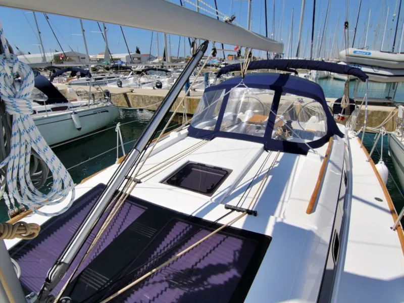 Dufour 382 Grand Large LOUISE — jahtikuva 15