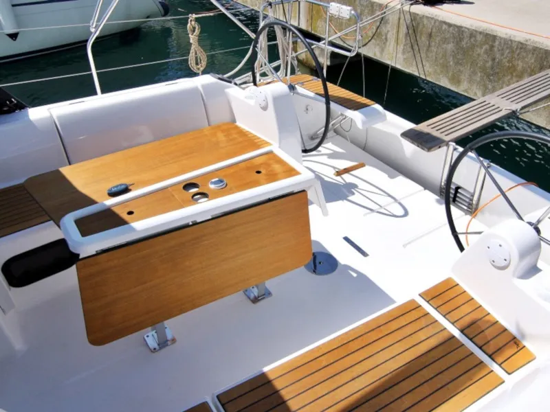 Dufour 382 Grand Large LOUISE — jahtikuva 9