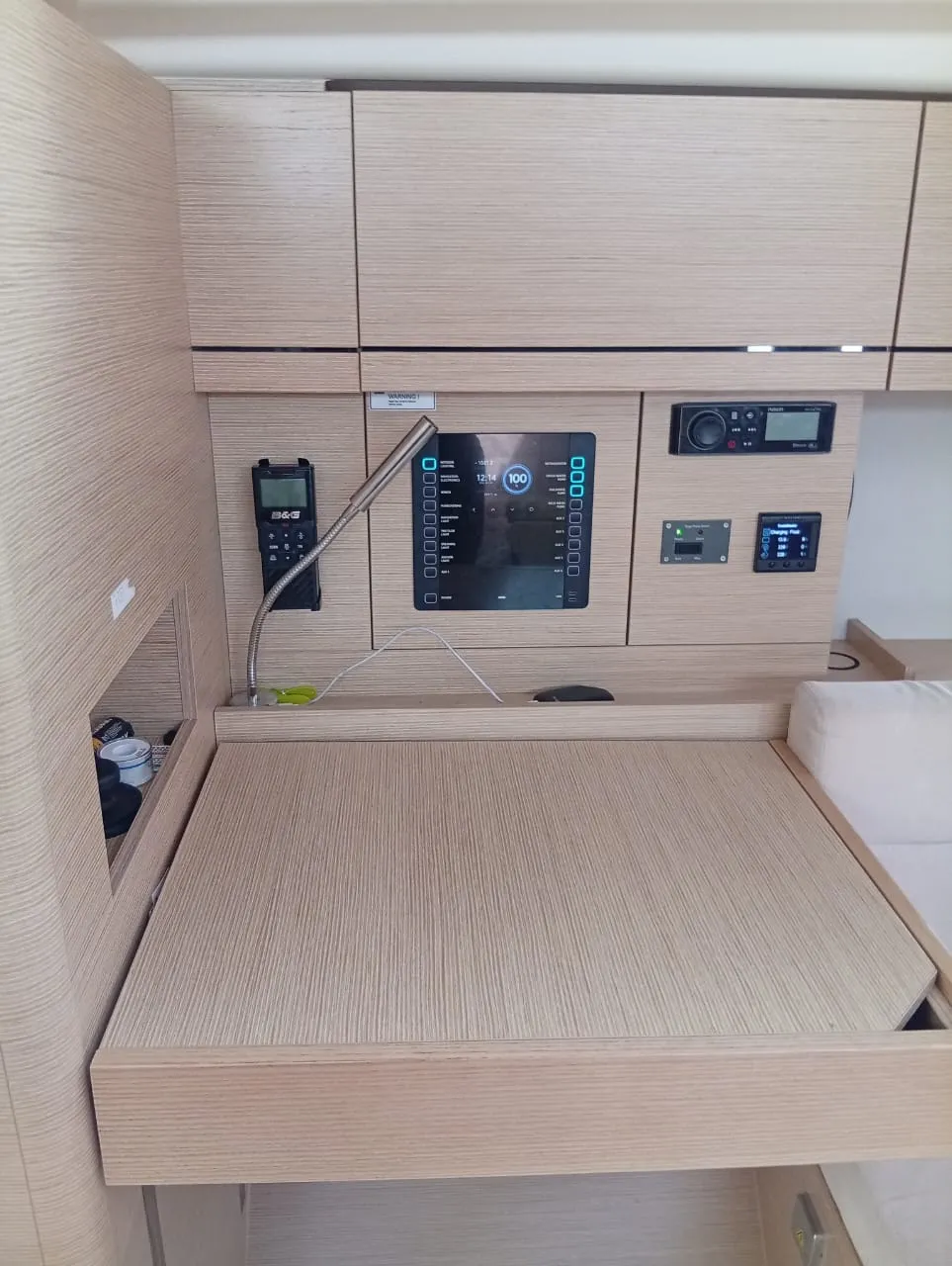 Hanse 418 Eleni — фотография яхты 24