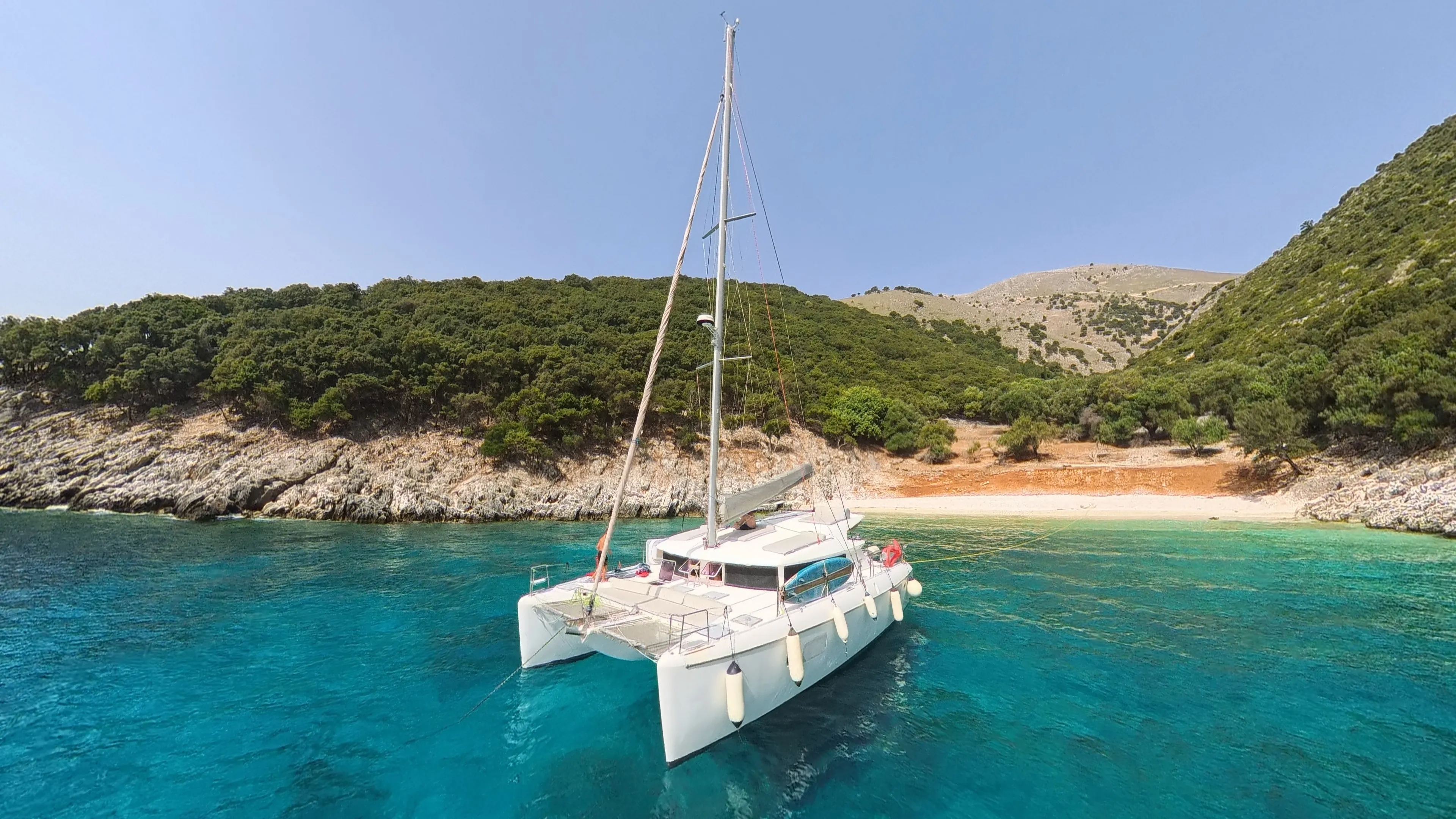 Lagoon 421 Nirvana Elegant Pack refit 2022 — jahtikuva 1