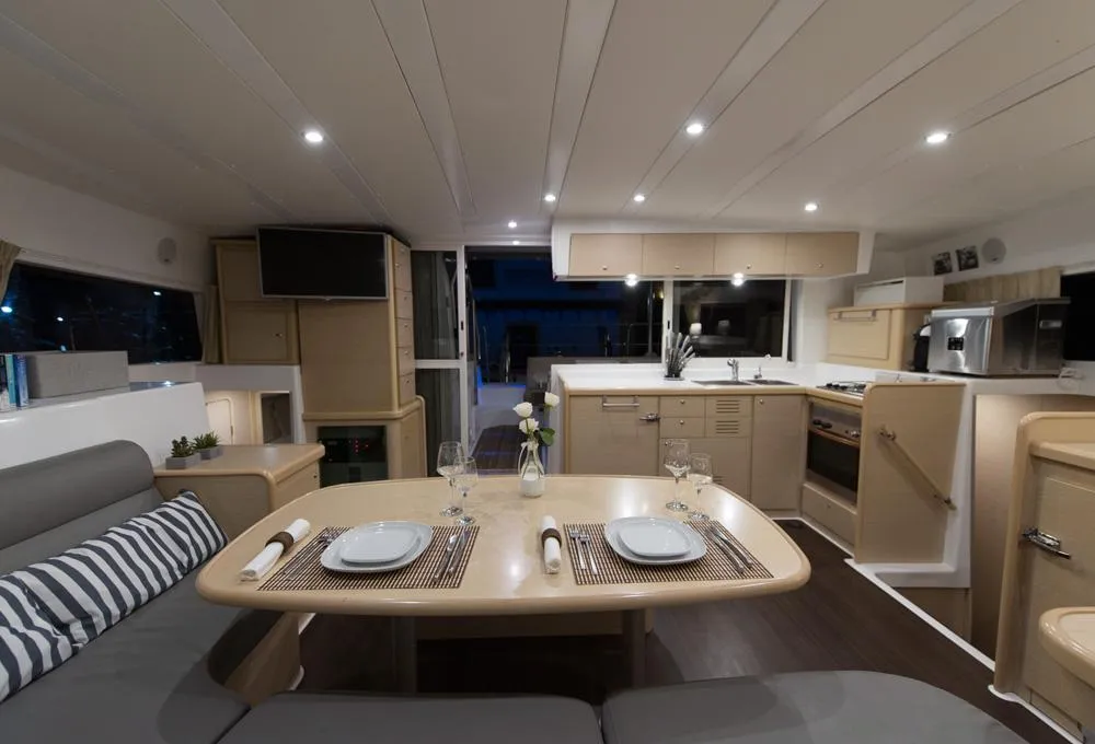 Lagoon 421 Nirvana Elegant Pack refit 2022 — jachtfoto 2