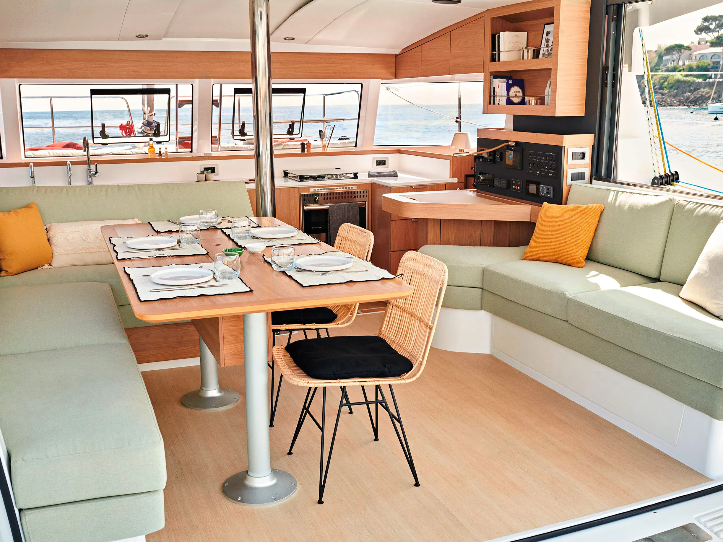 Bali Catsmart Premium + — yacht photo 2
