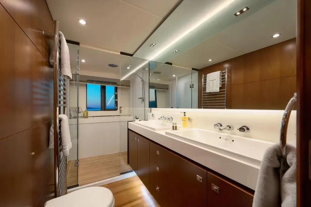 Princess 72 Fly Champion — yacht photo 5