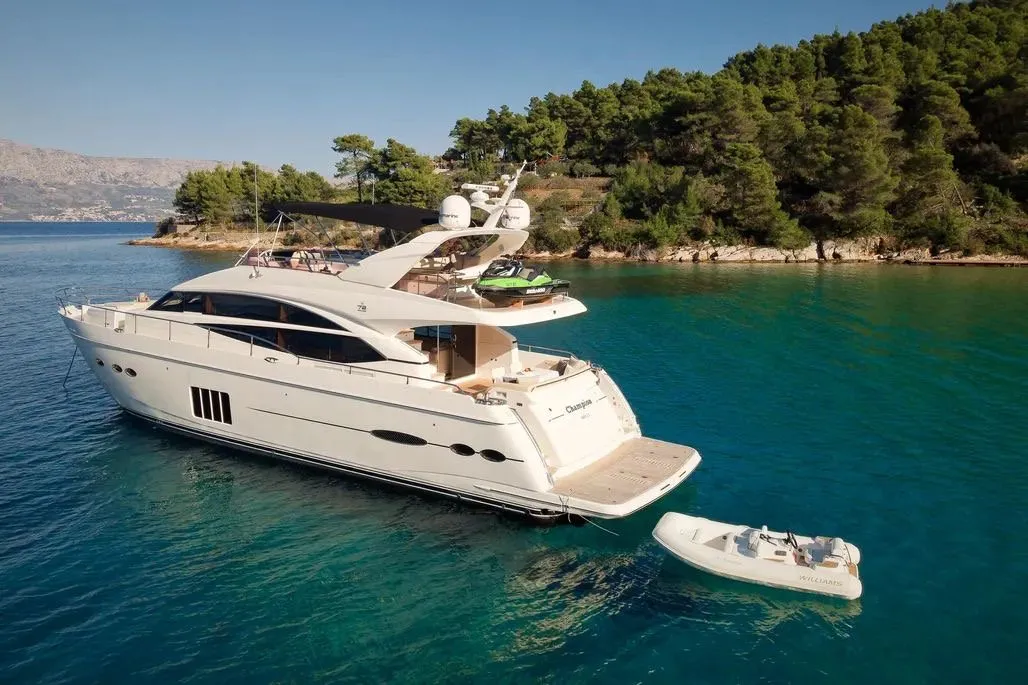 Princess 72 Fly Champion — yacht photo 3