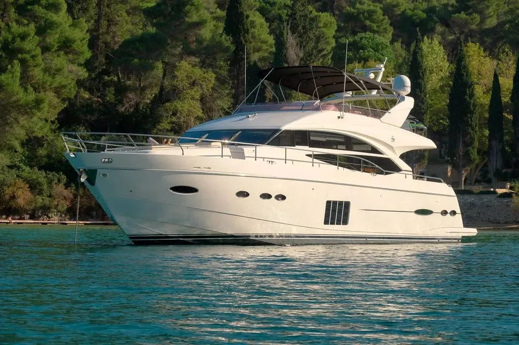 Princess 72 Fly Champion — yacht photo 13