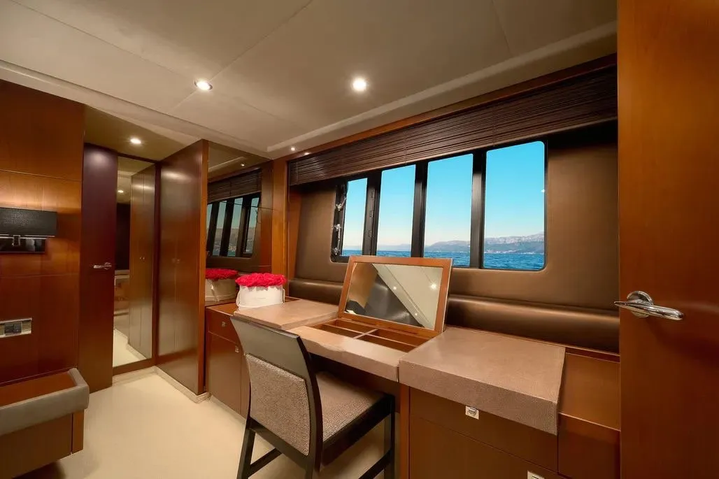 Princess 72 Fly Champion — yacht photo 20