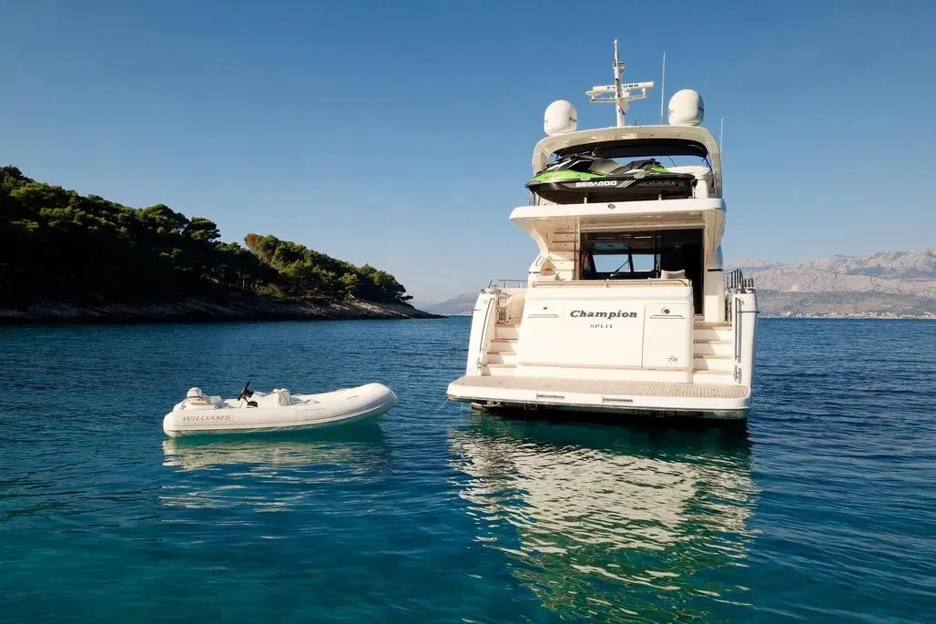 Princess 72 Fly Champion — yacht photo 9