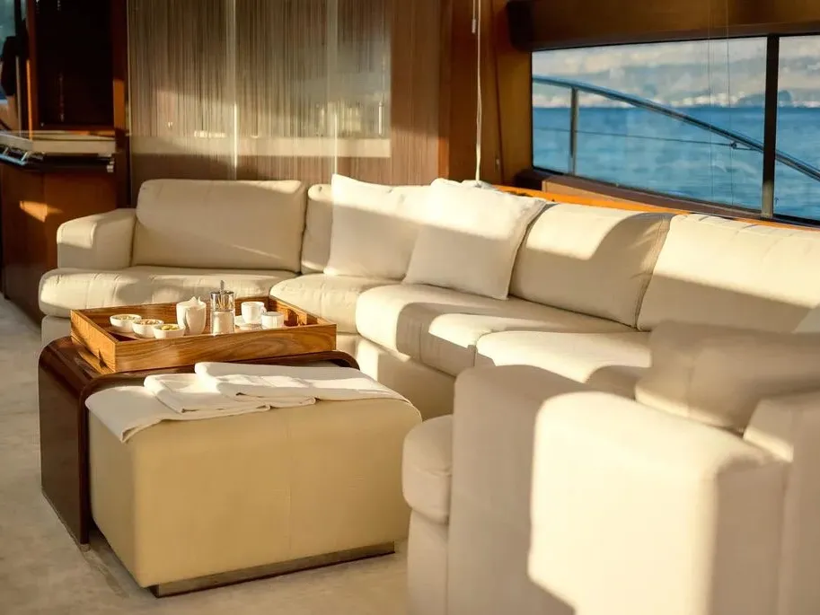 Princess 72 Fly Champion — yacht photo 10