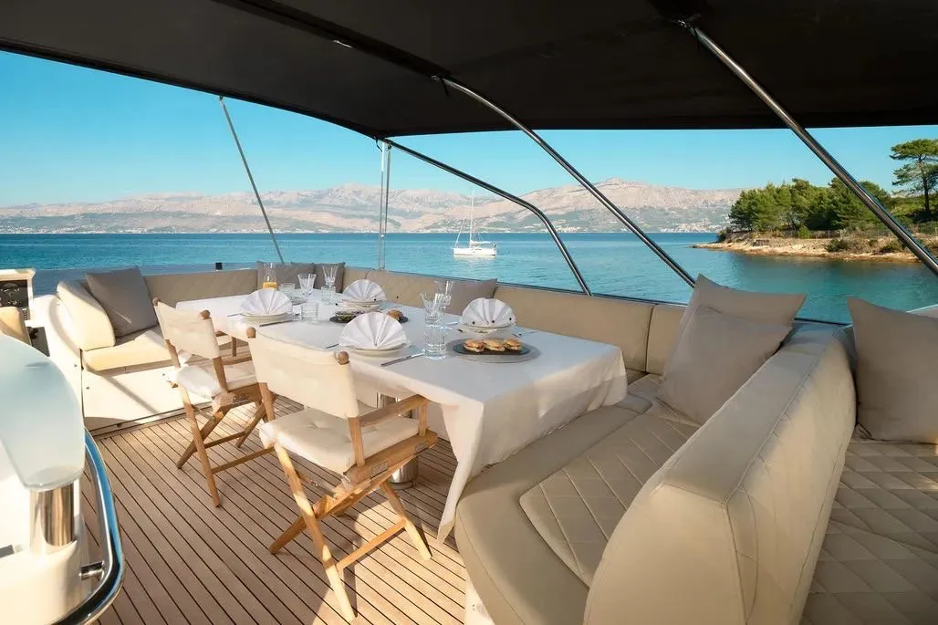 Princess 72 Fly Champion — yacht photo 33