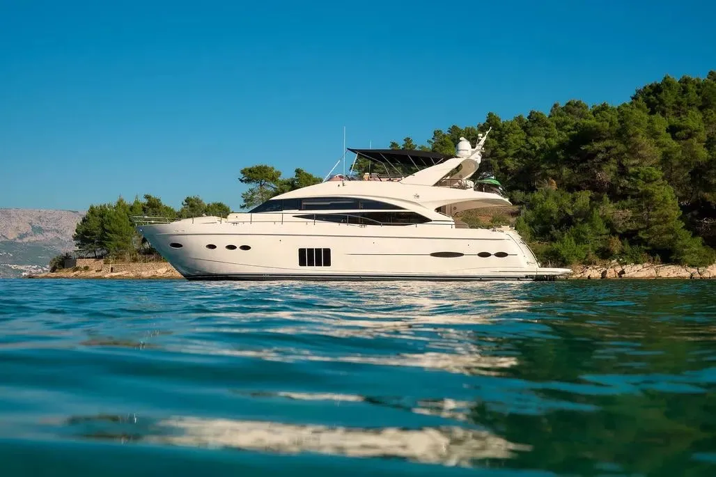 Princess 72 Fly Champion — yacht photo 24
