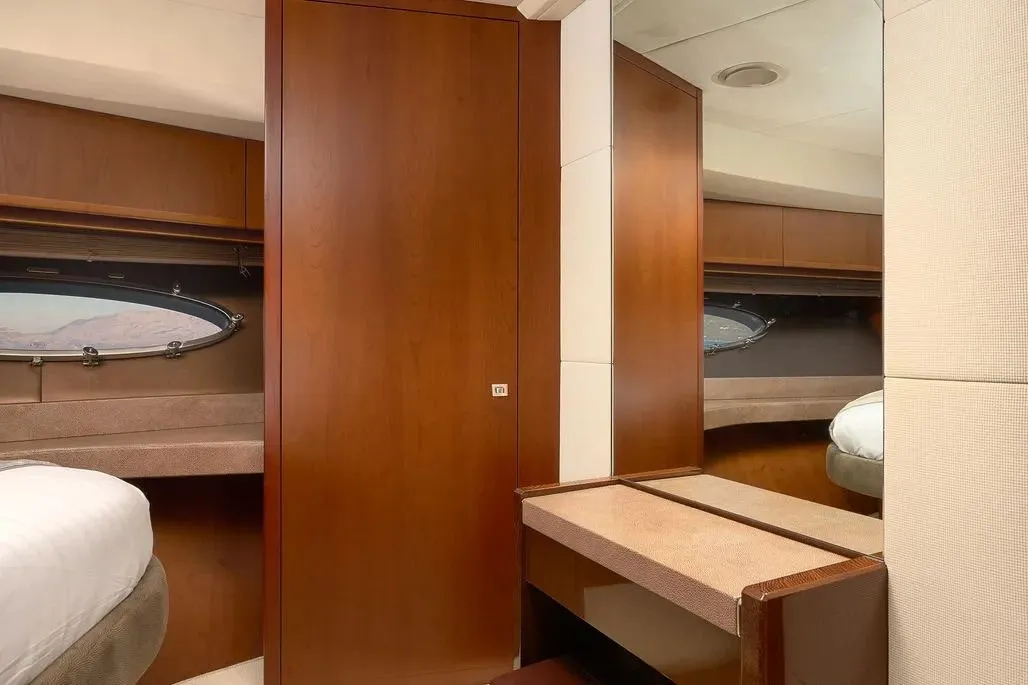 Princess 72 Fly Champion — yacht photo 11