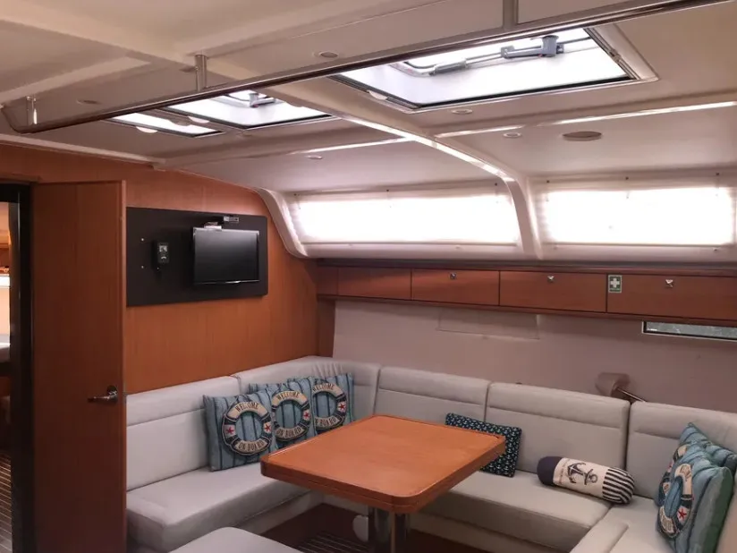 Bavaria Cruiser 51 Gin Tonic — yacht photo 4