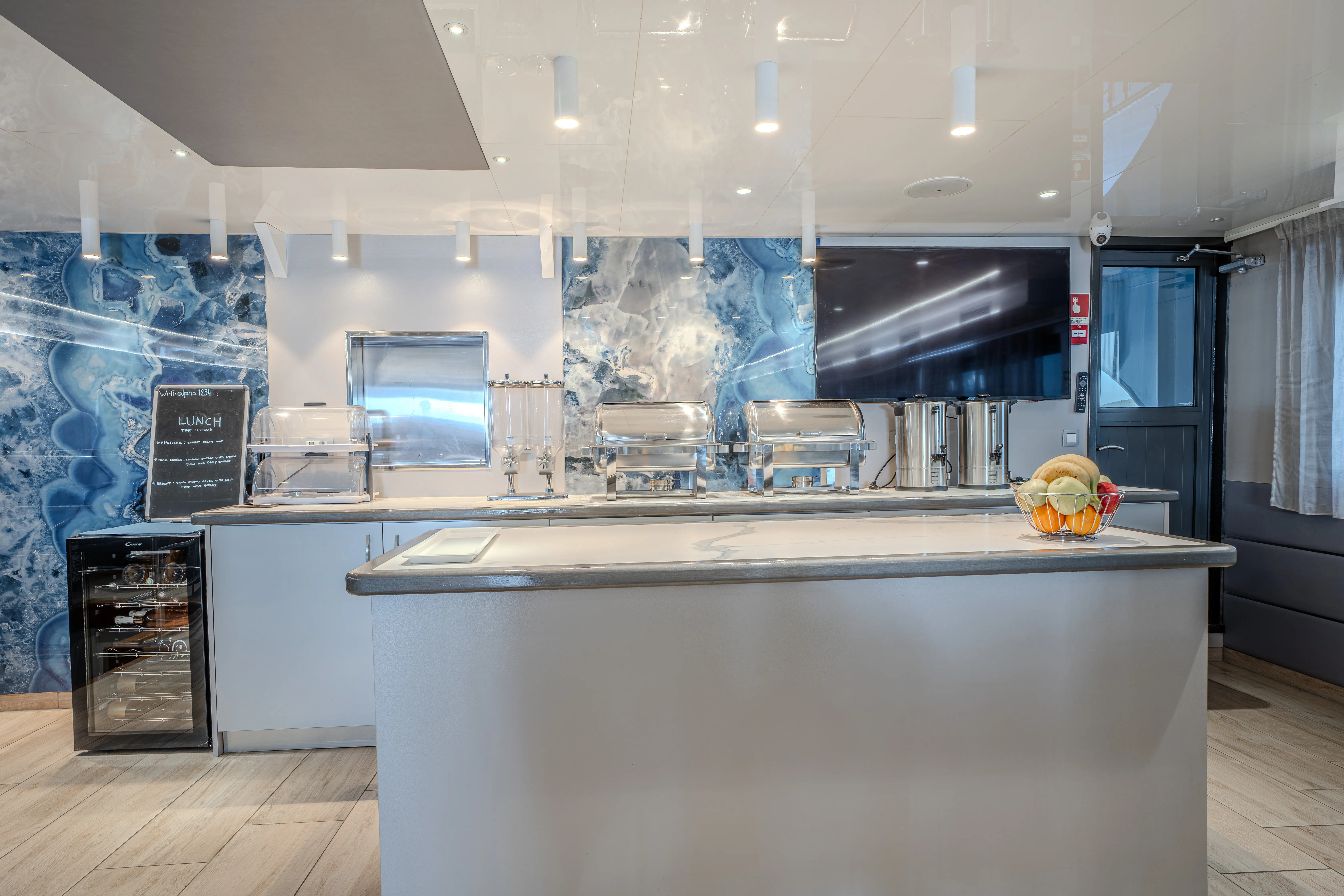Luxury Motor Yacht Alpha — foto dello yacht n. 5