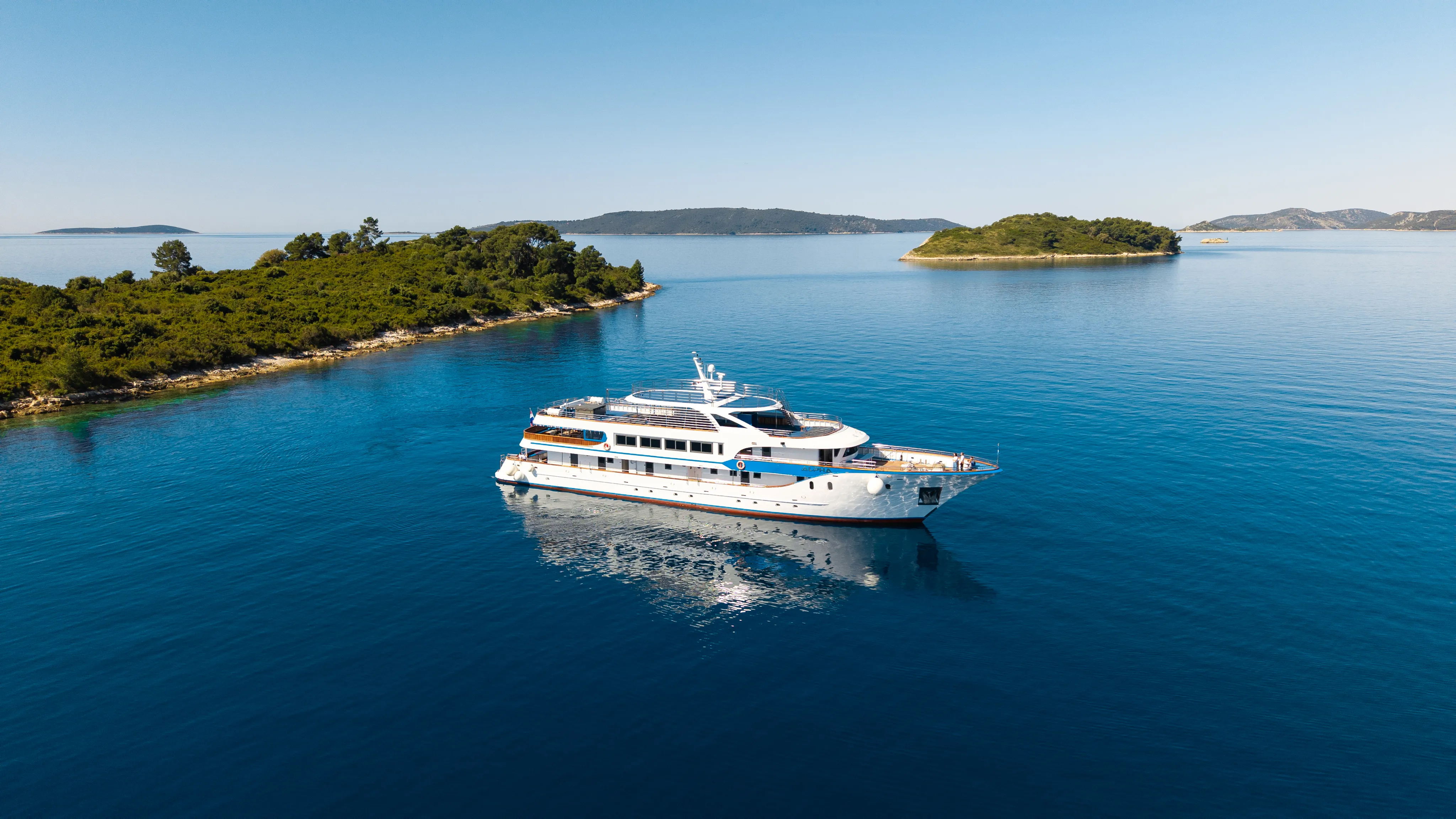 Luxury Motor Yacht Alpha — foto dello yacht n. 2