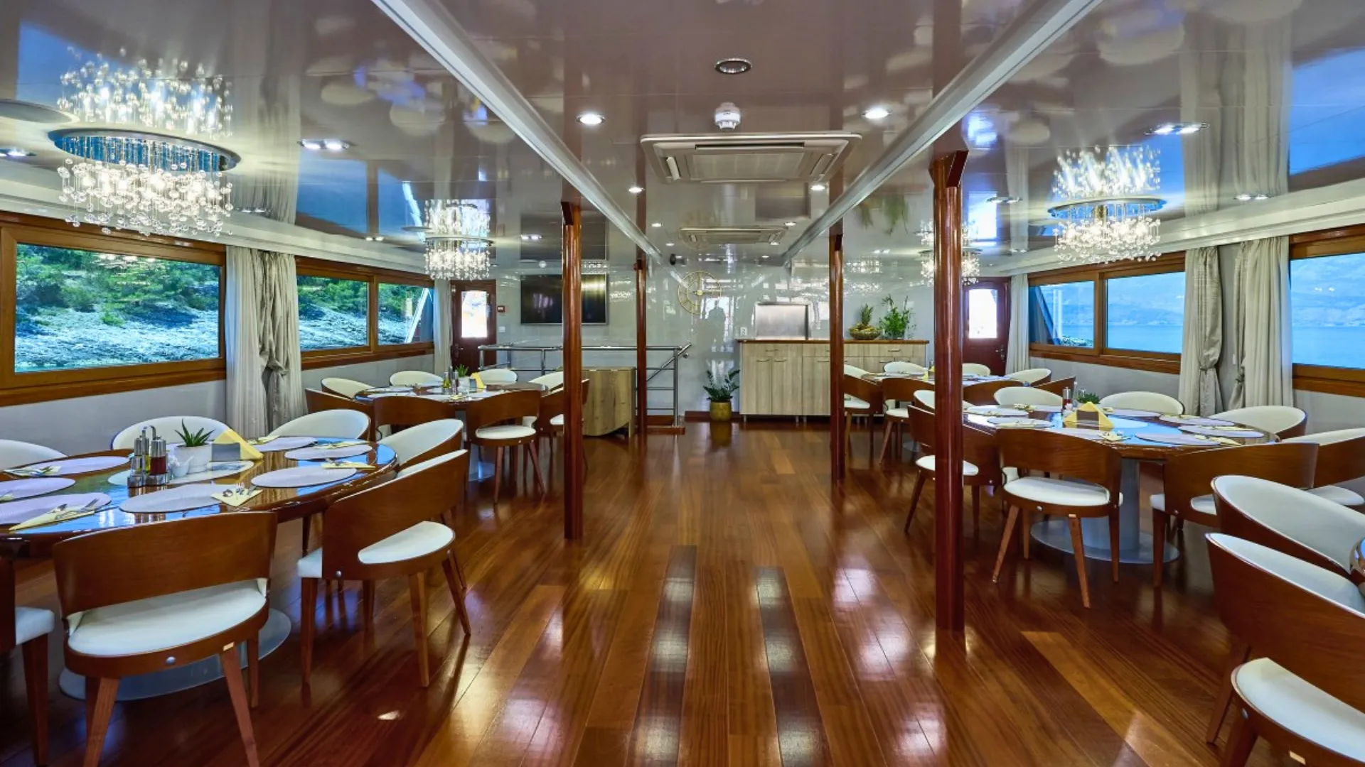 Luxury Motor Yacht Azzurro — фотография яхты 9