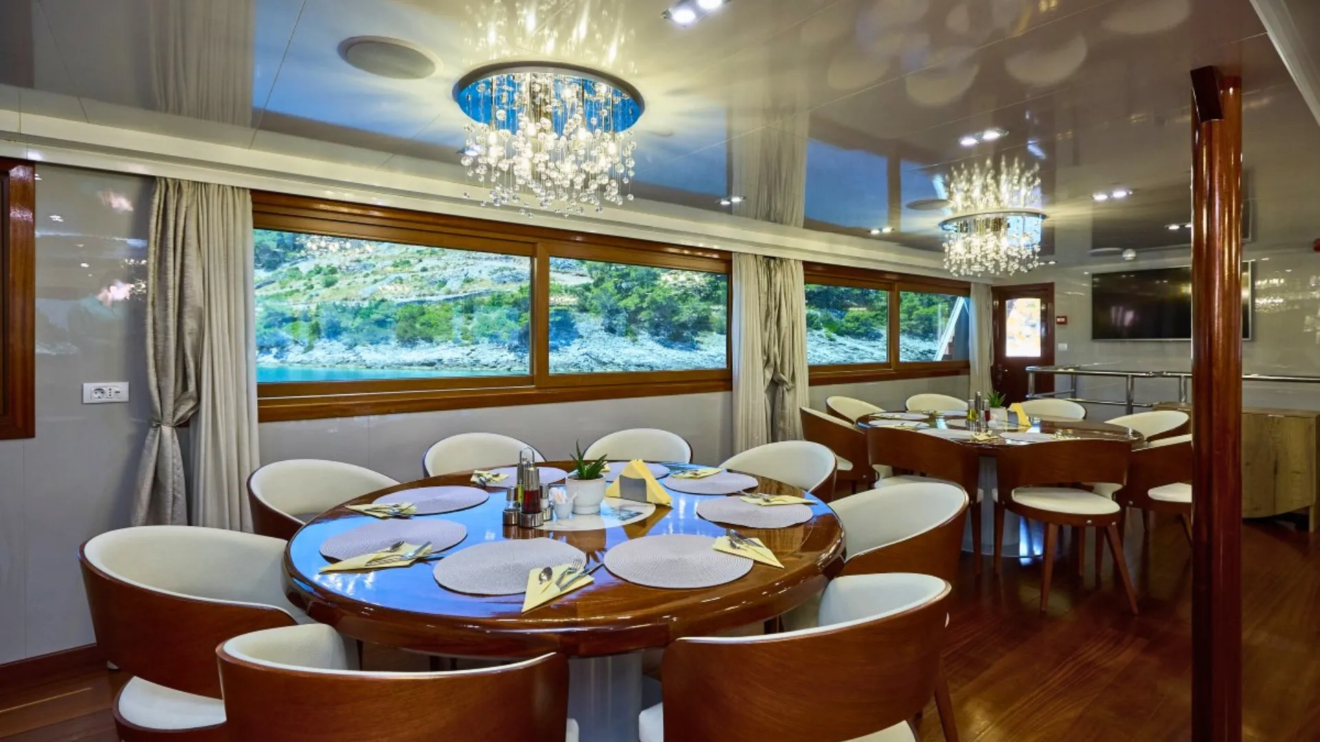 Luxury Motor Yacht Azzurro — фотография яхты 10