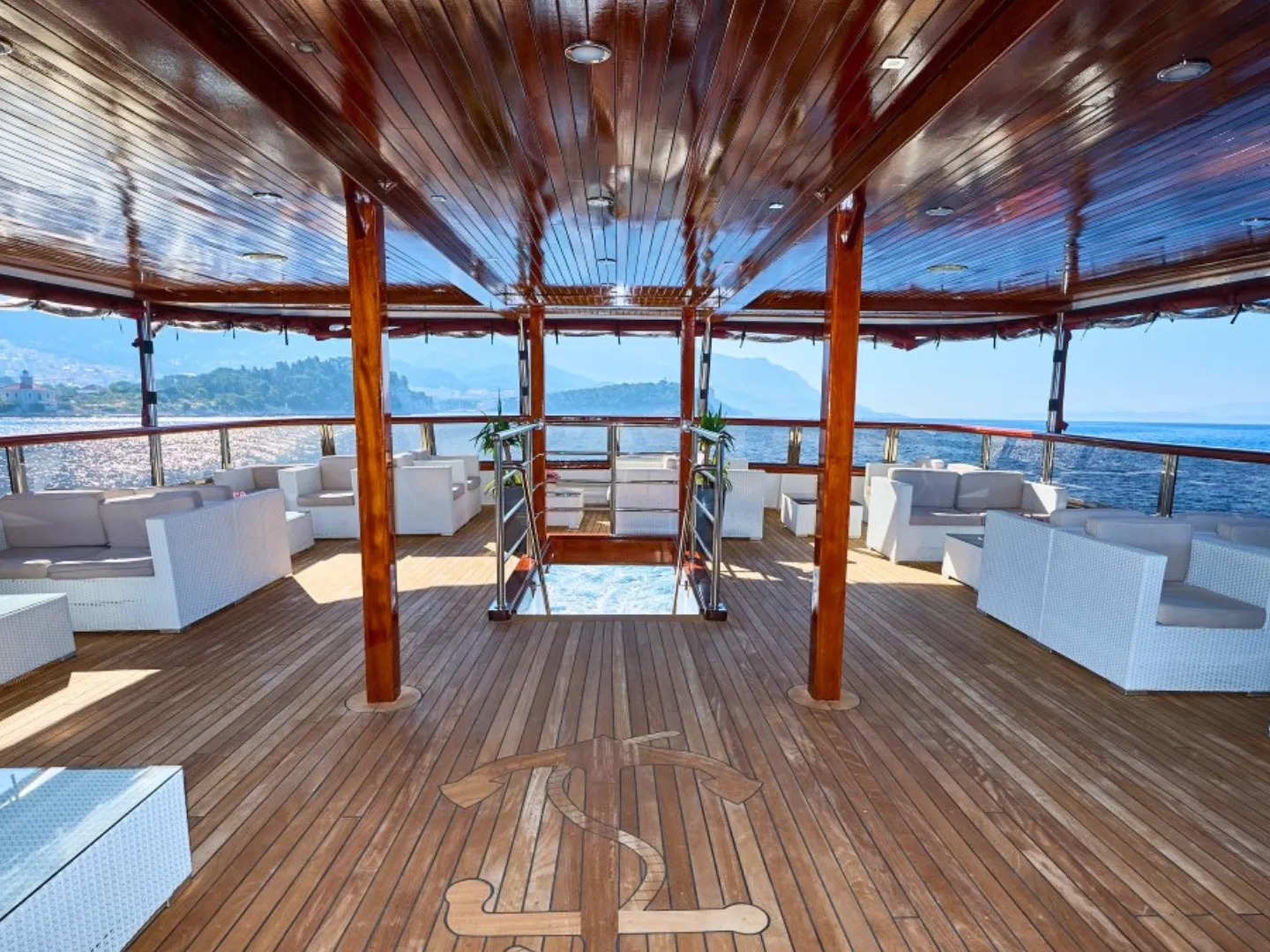 Luxury Motor Yacht Azzurro — фотография яхты 2