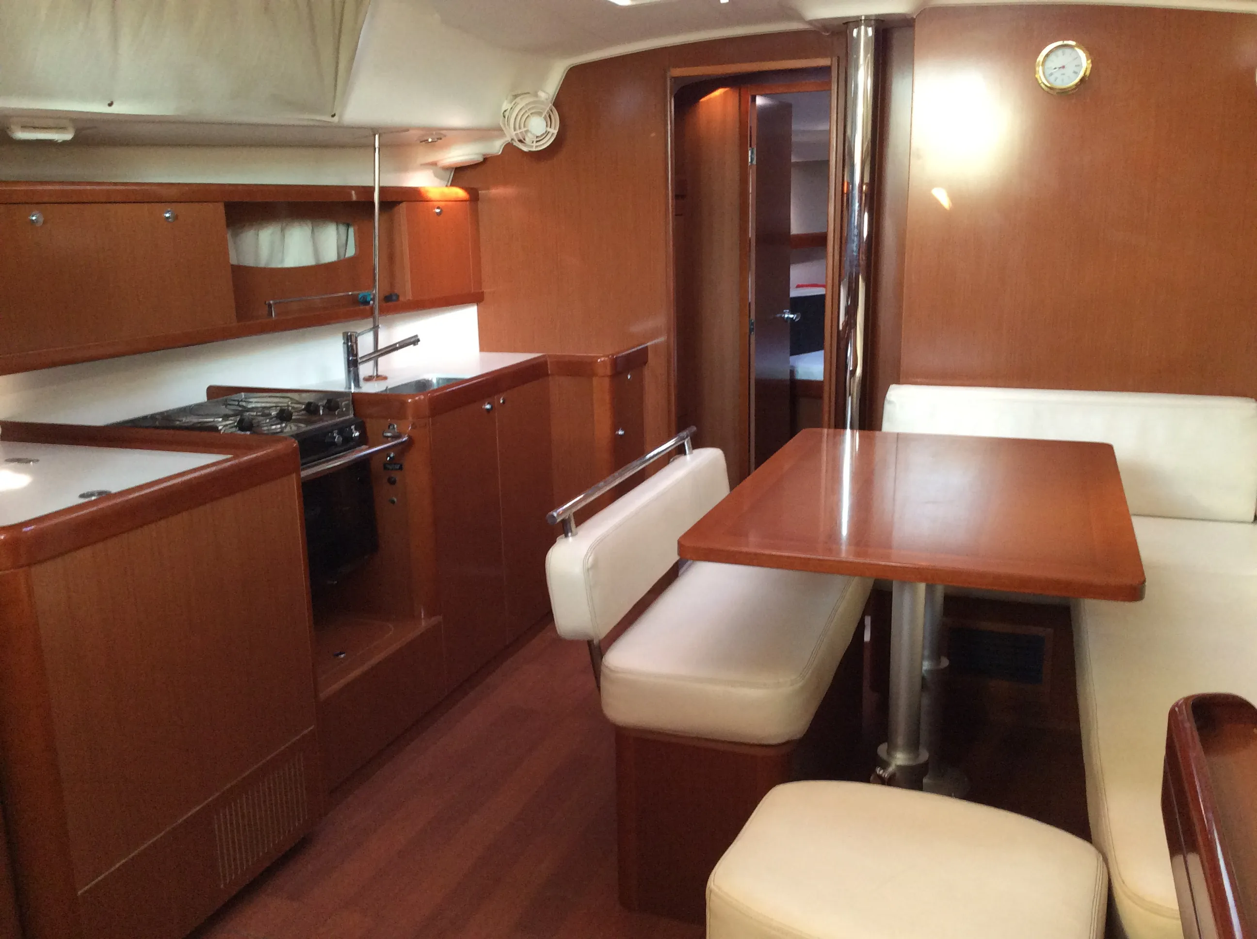 Oceanis 43 Seacret — фотография яхты 4