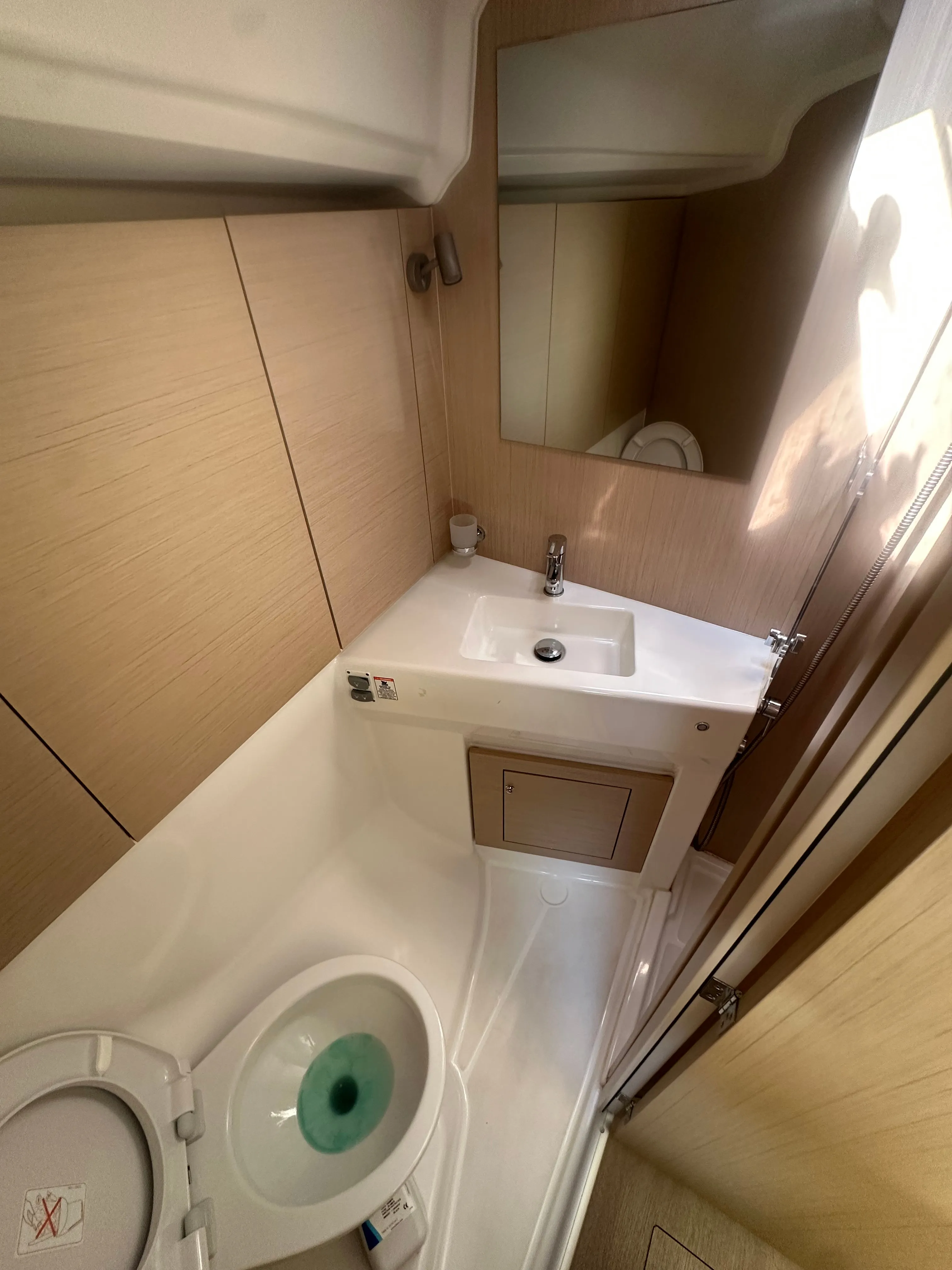Oceanis 40.1 La Mer — jahtikuva 4
